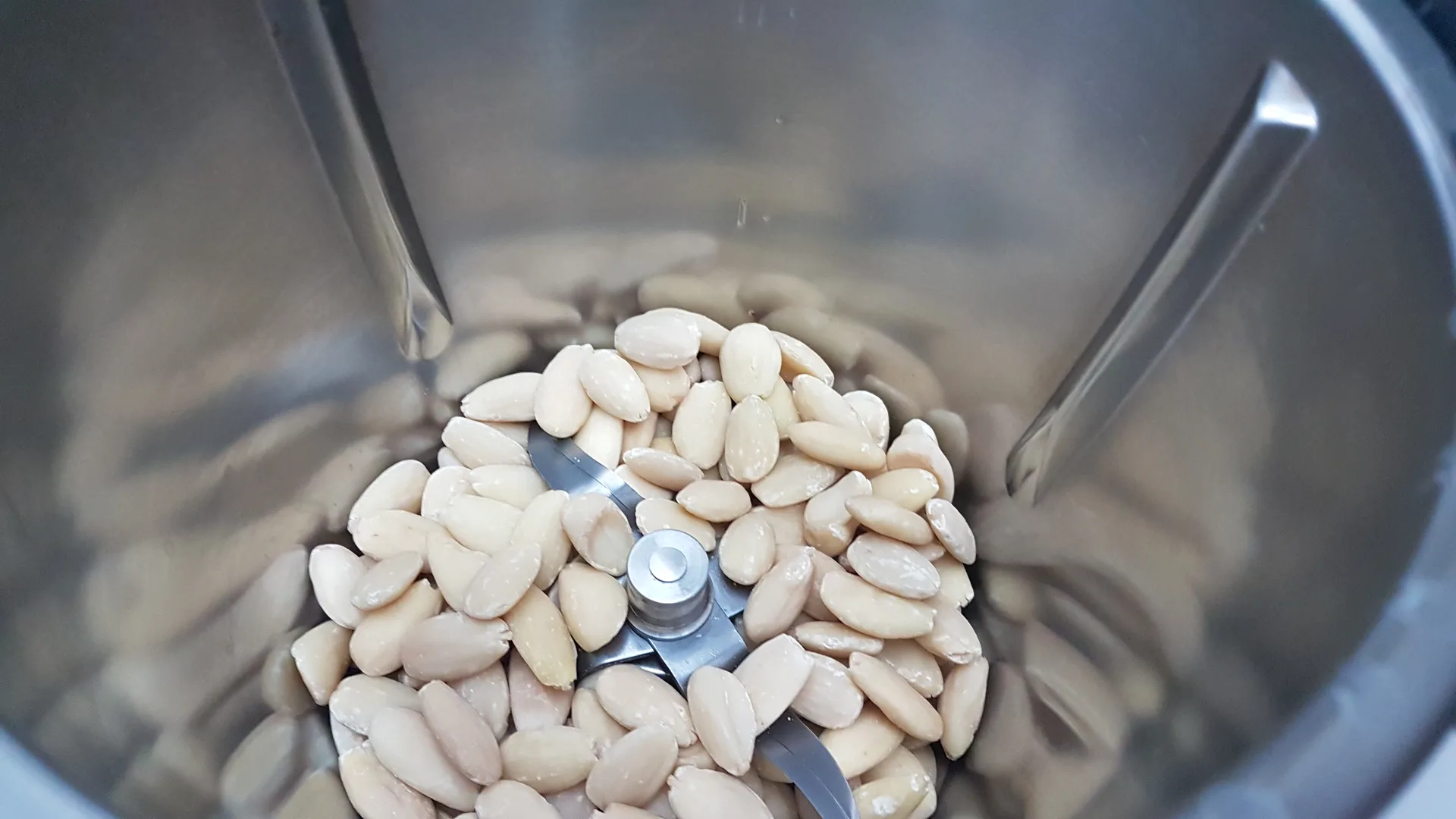 Biscotti con farina di mandorle senza zucchero ( ideale in un programma di dieta )