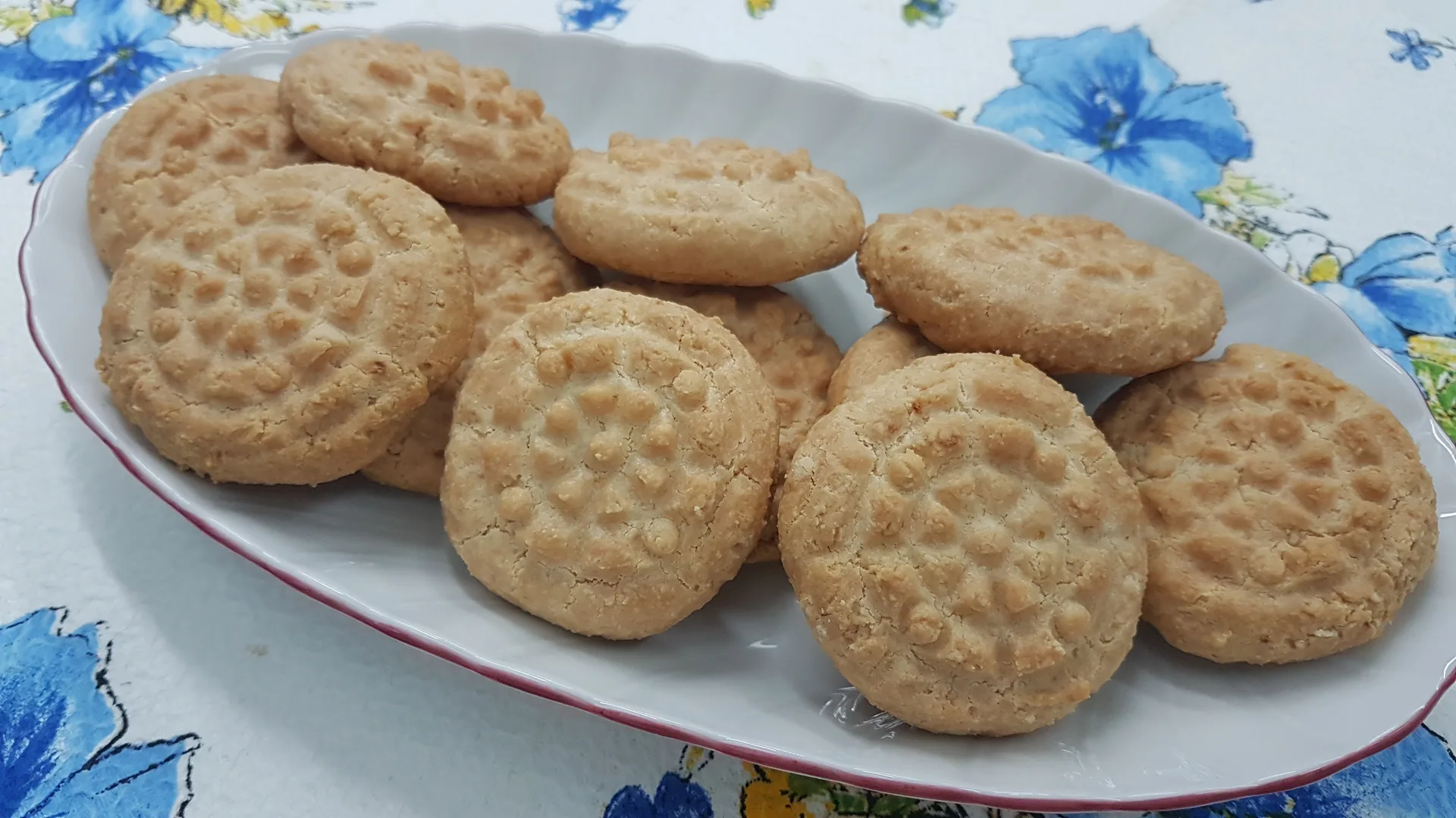 Biscotti con farina di mandorle senza zucchero ( ideale in un programma di dieta )
