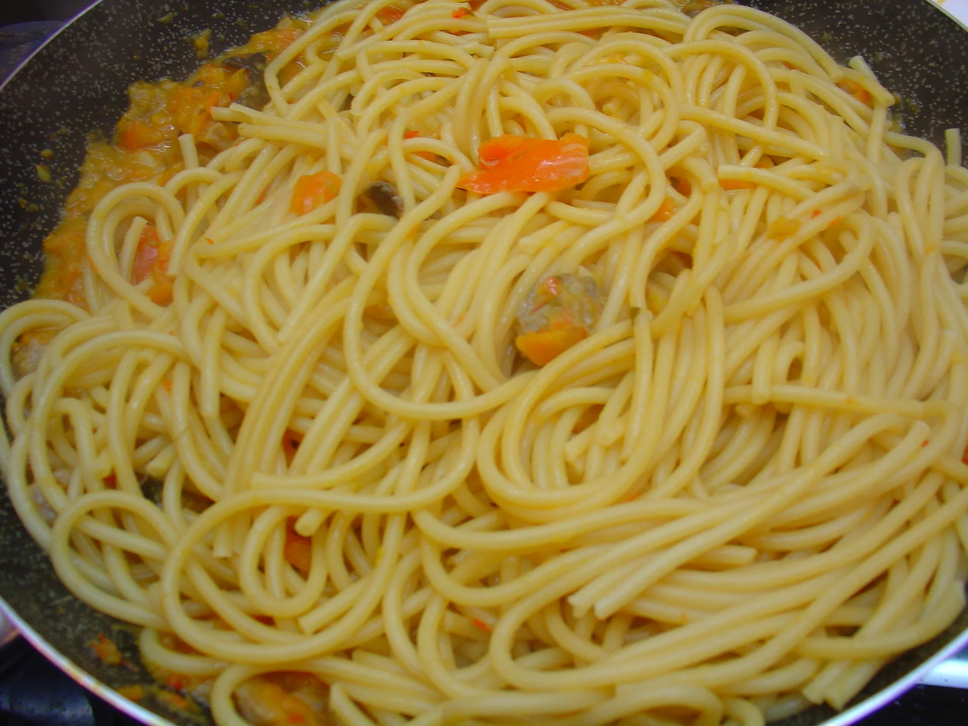 Bucatini al profumo dell'orto