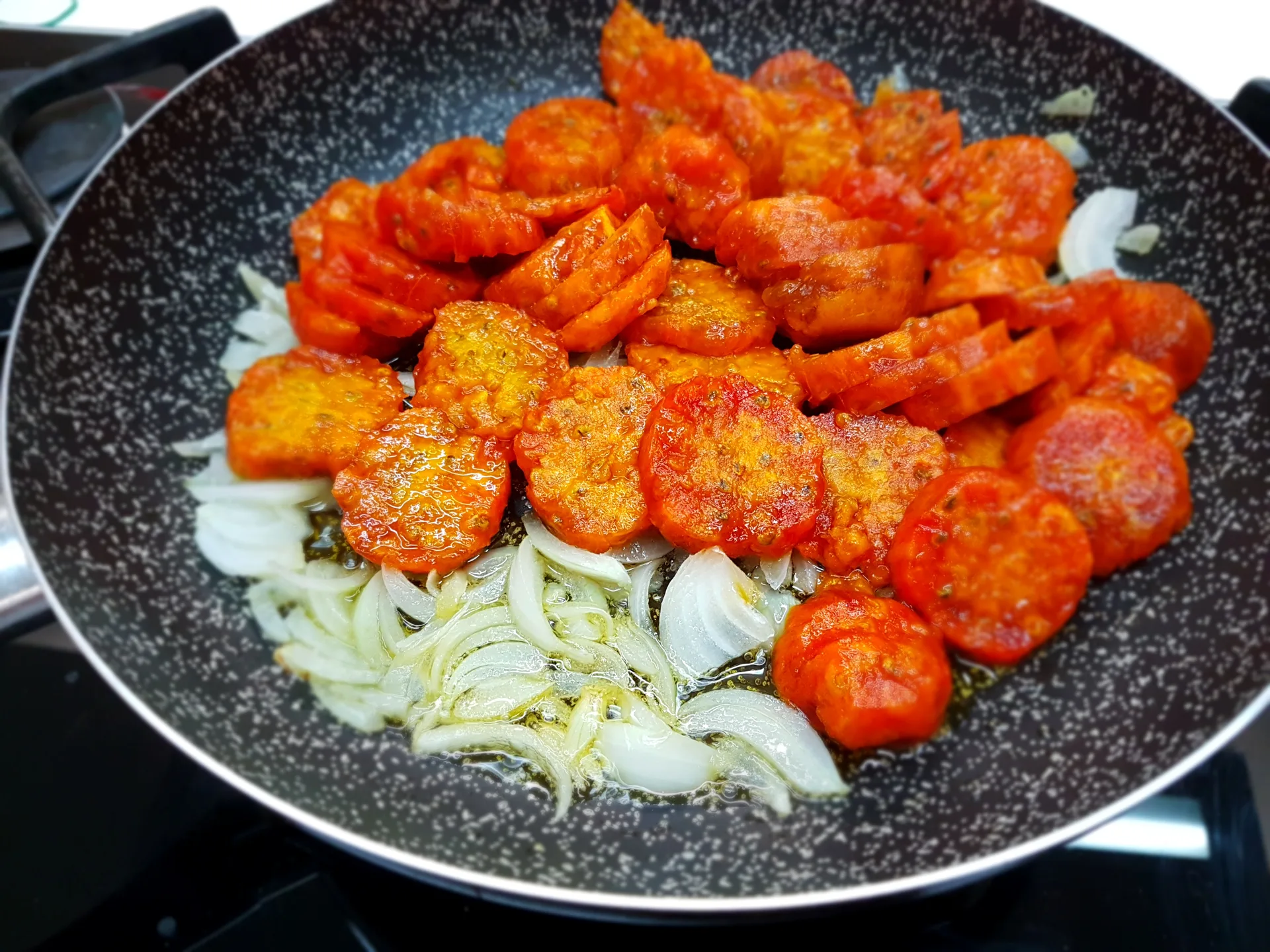 Bucatini allo scoglio con crema di fichi d'India