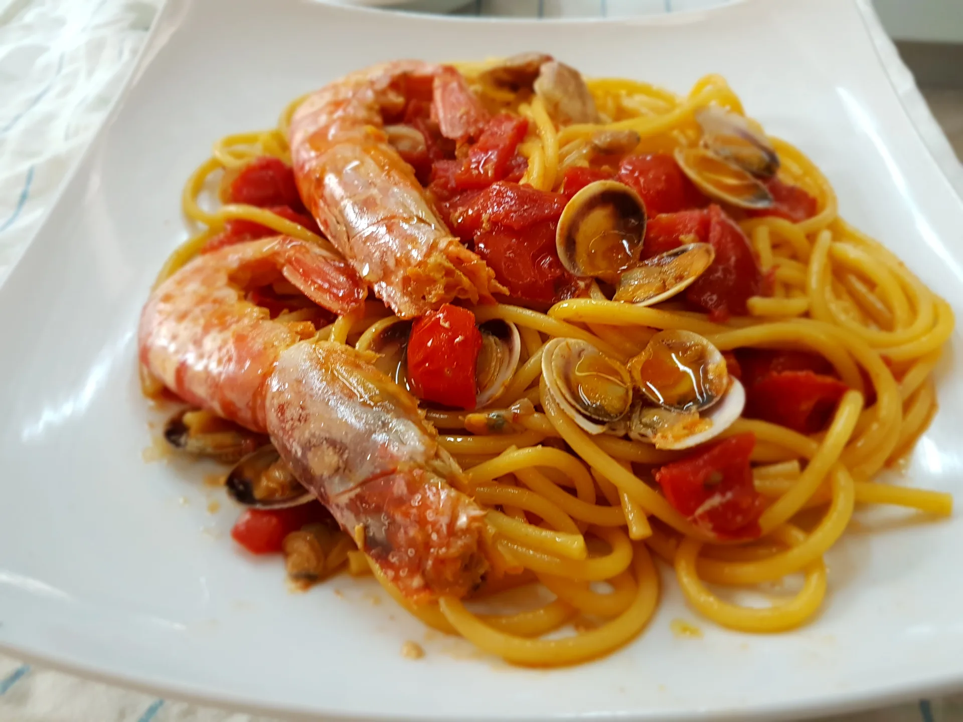 Bucatini allo scoglio con crema di fichi d'India