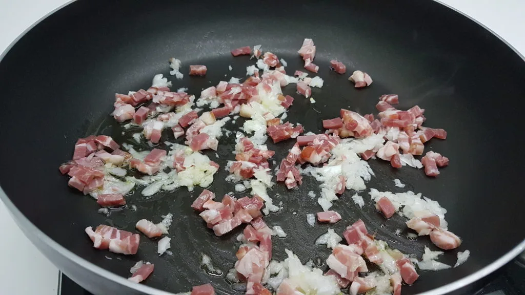 Bucatini con funghi e limoncello