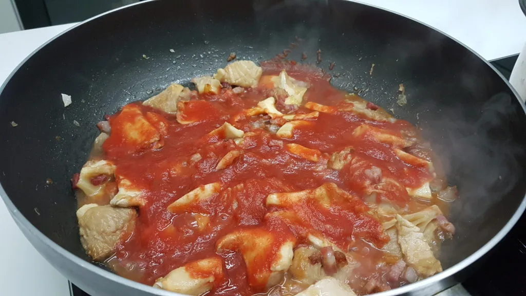 Bucatini con funghi e limoncello