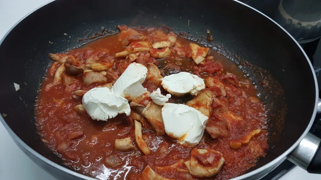 Bucatini con funghi e limoncello