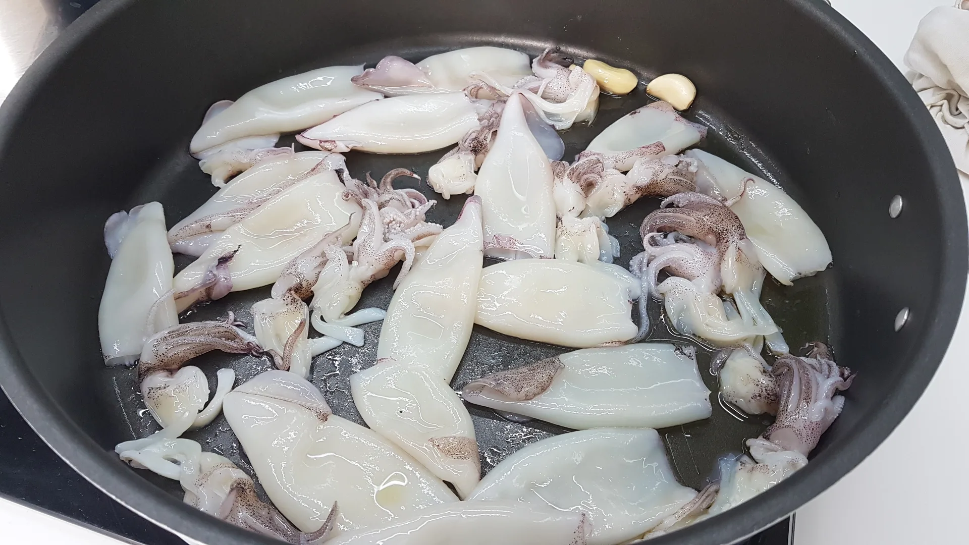 Calamari in umido con pomodoro