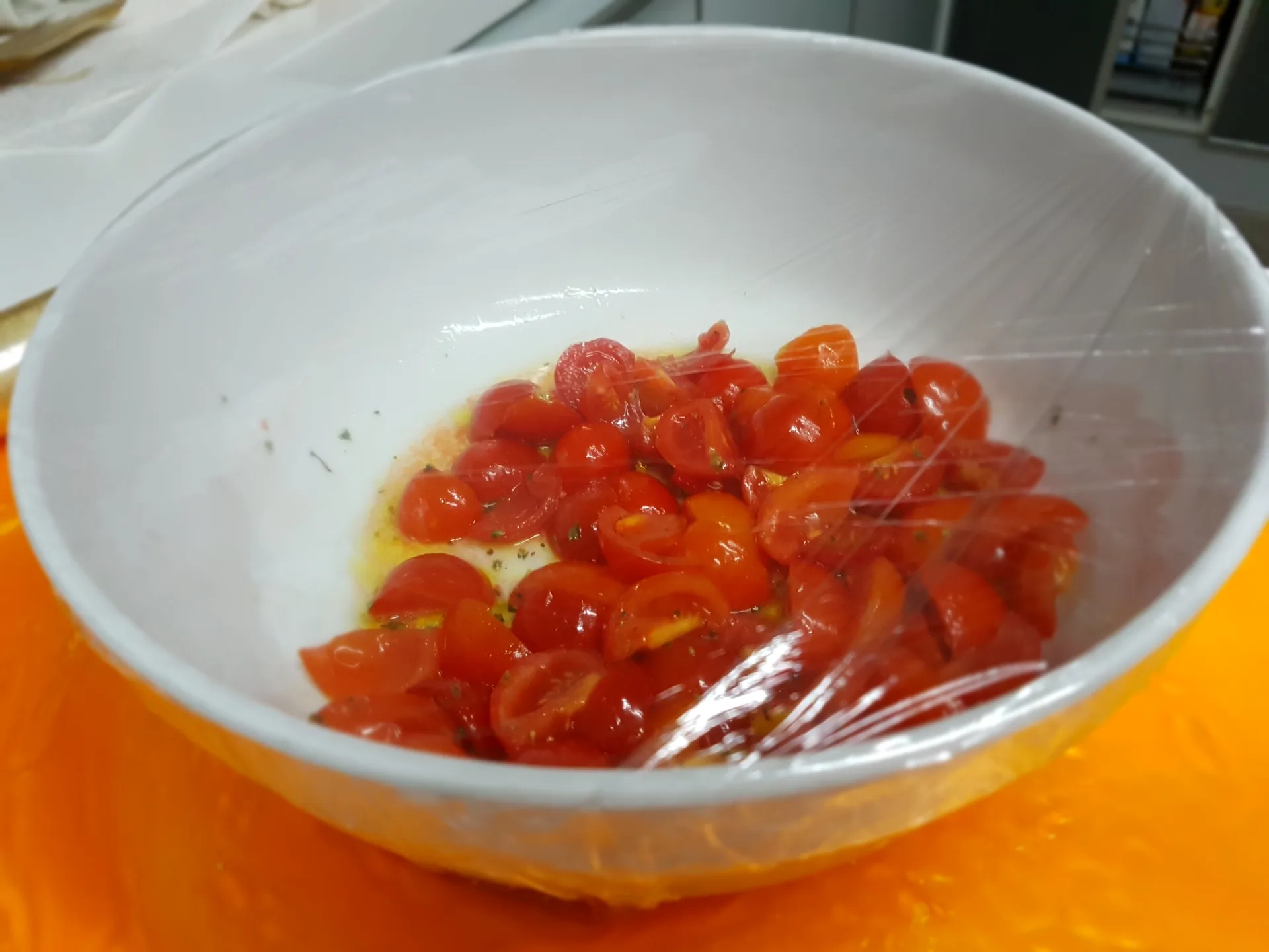 Capricci all'ortolana con pesto di olive nere e taleggio