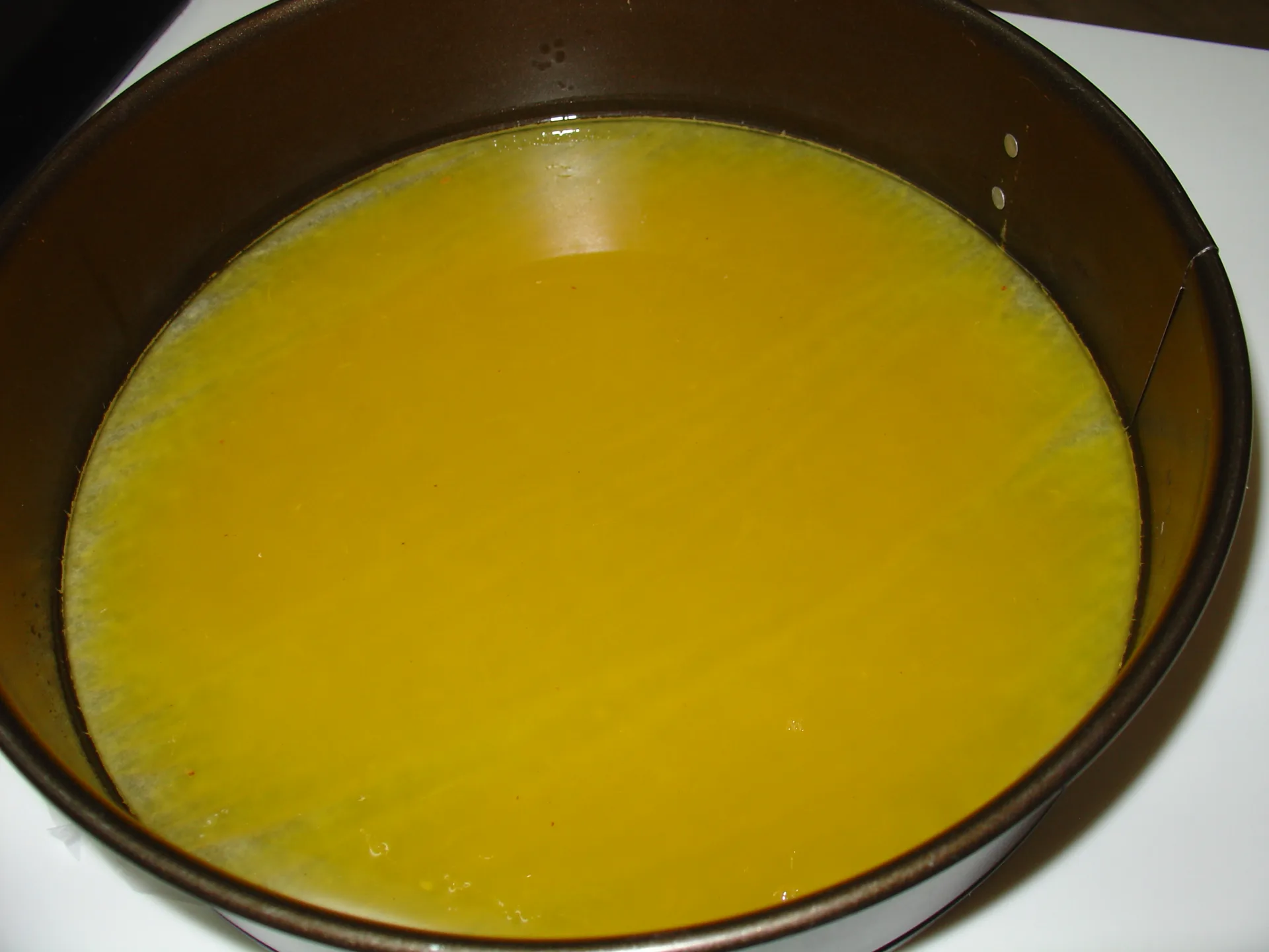 Cheesecake geleè al cioccolato con mousse di fragole e cuore di arancia