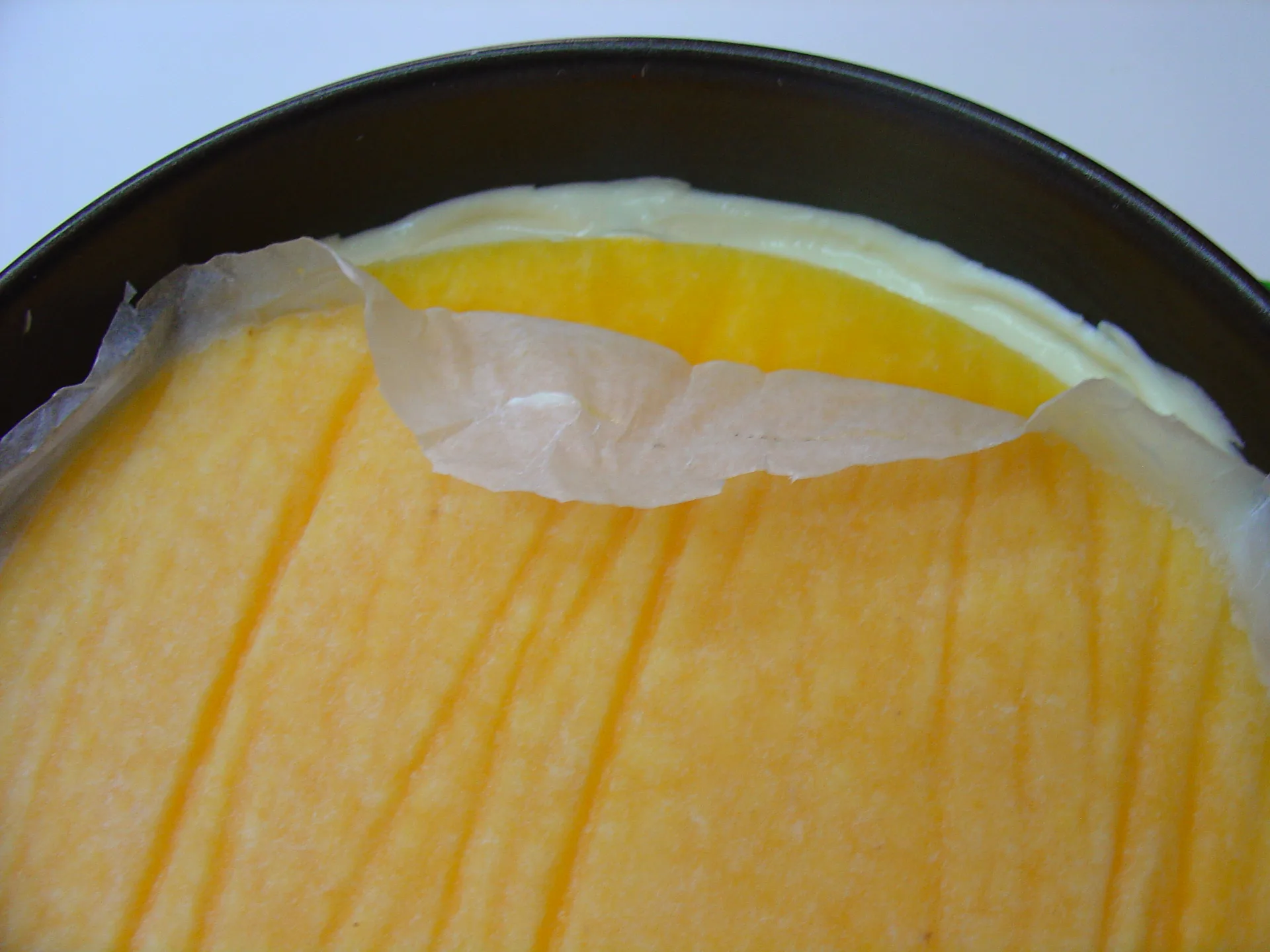 Cheesecake geleè al cioccolato con mousse di fragole e cuore di arancia