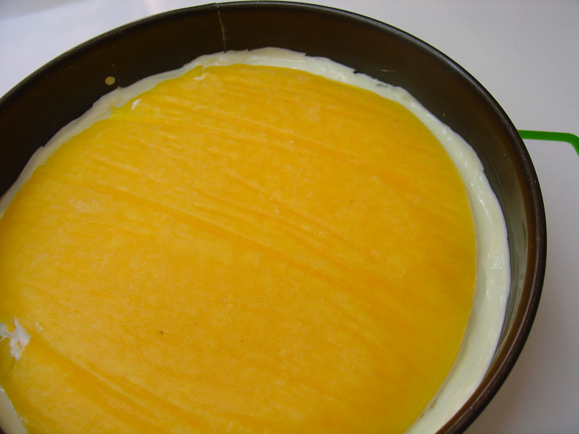 Cheesecake geleè al cioccolato con mousse di fragole e cuore di arancia