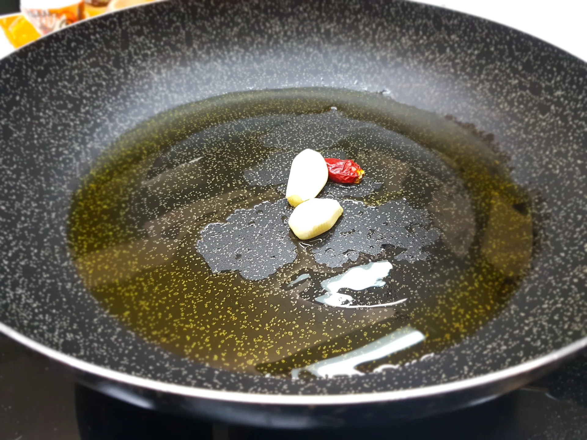 Coniglio al pomodoro con carciofi