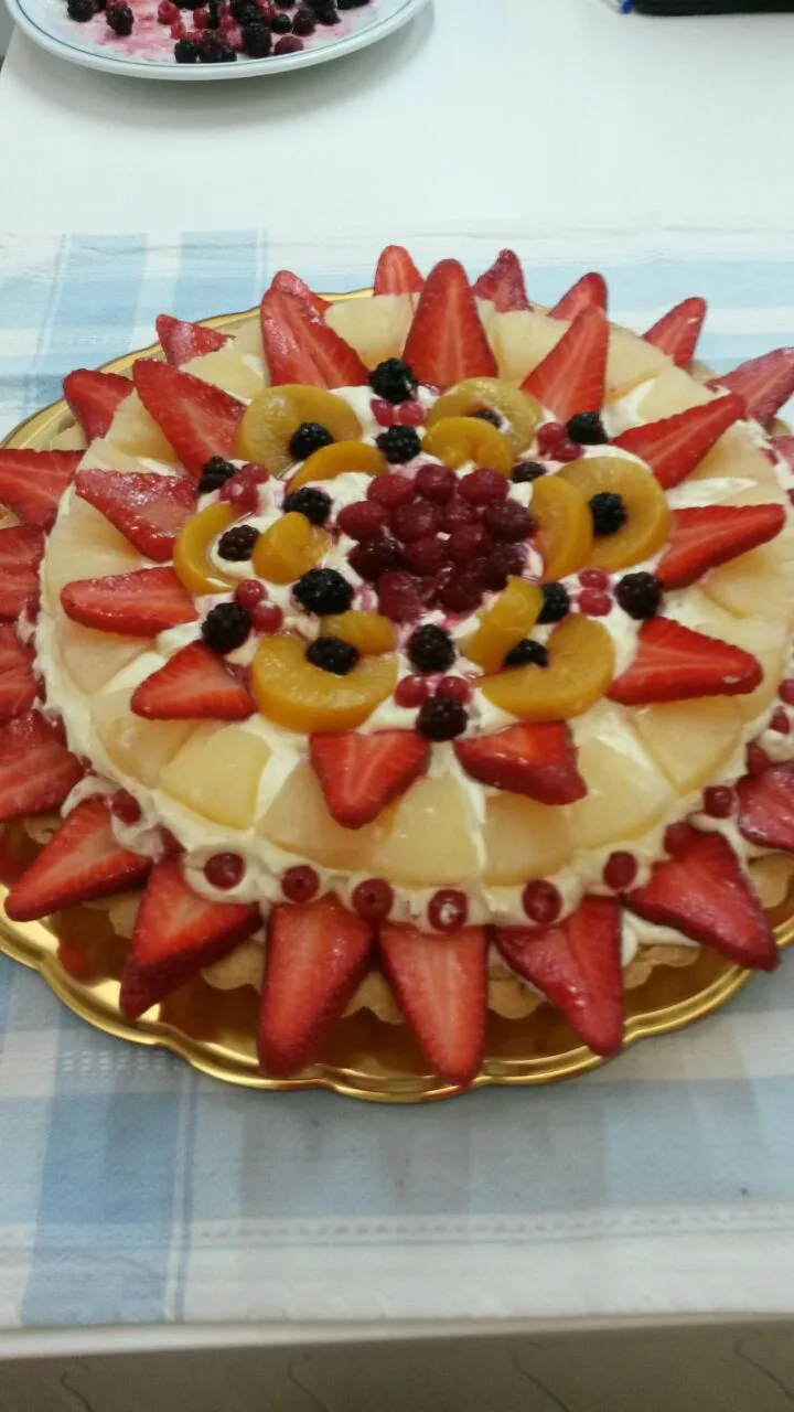 Crostata di frutta con frolla e pan di Spagna