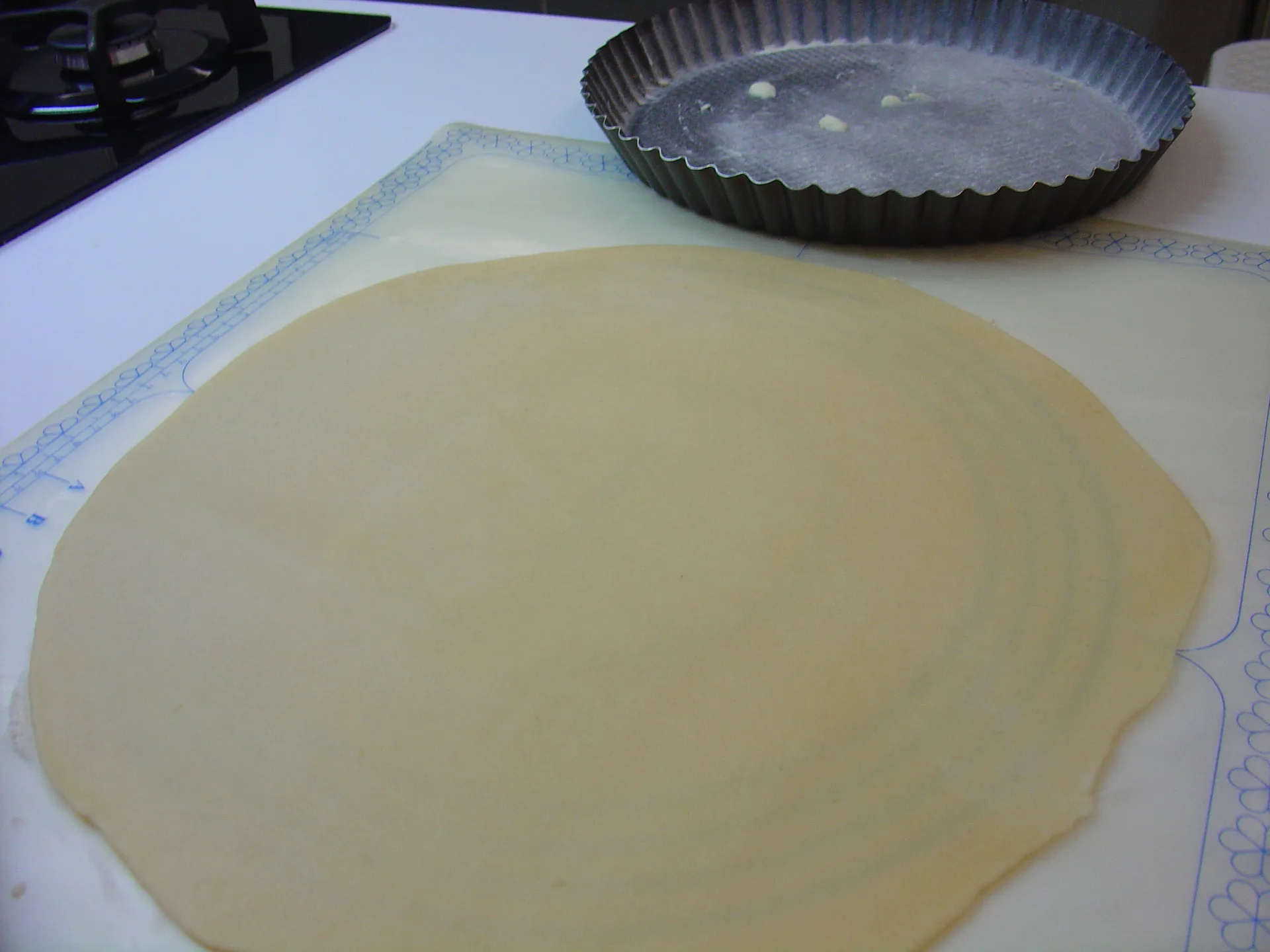 Crostata Mary Virgil con ciliege caramellate e crema diplomatica