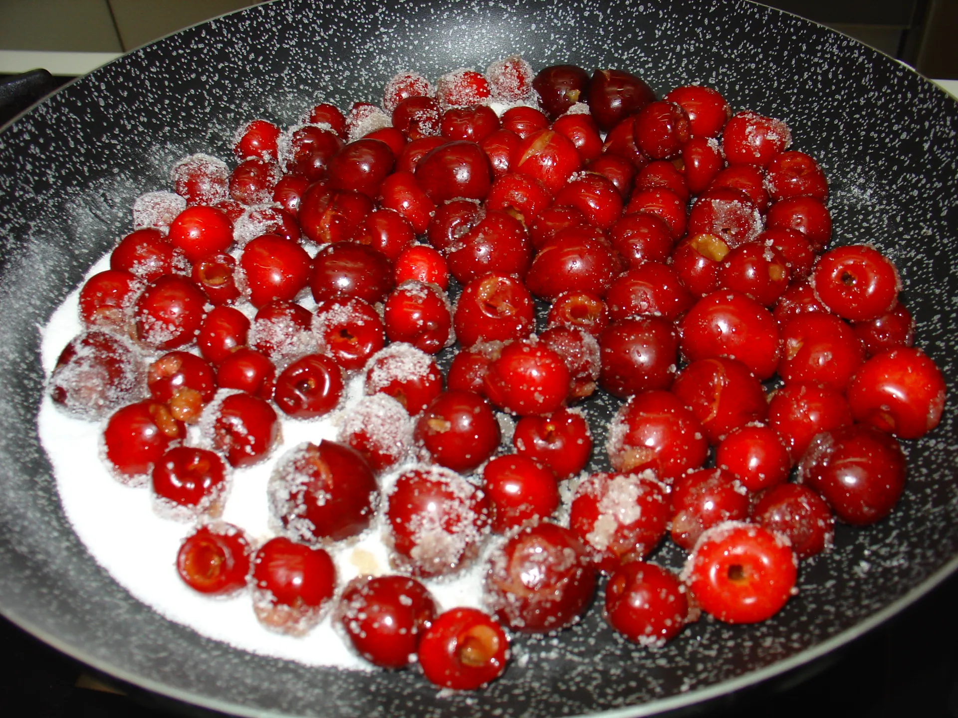 Crostata Mary Virgil con ciliege caramellate e crema diplomatica