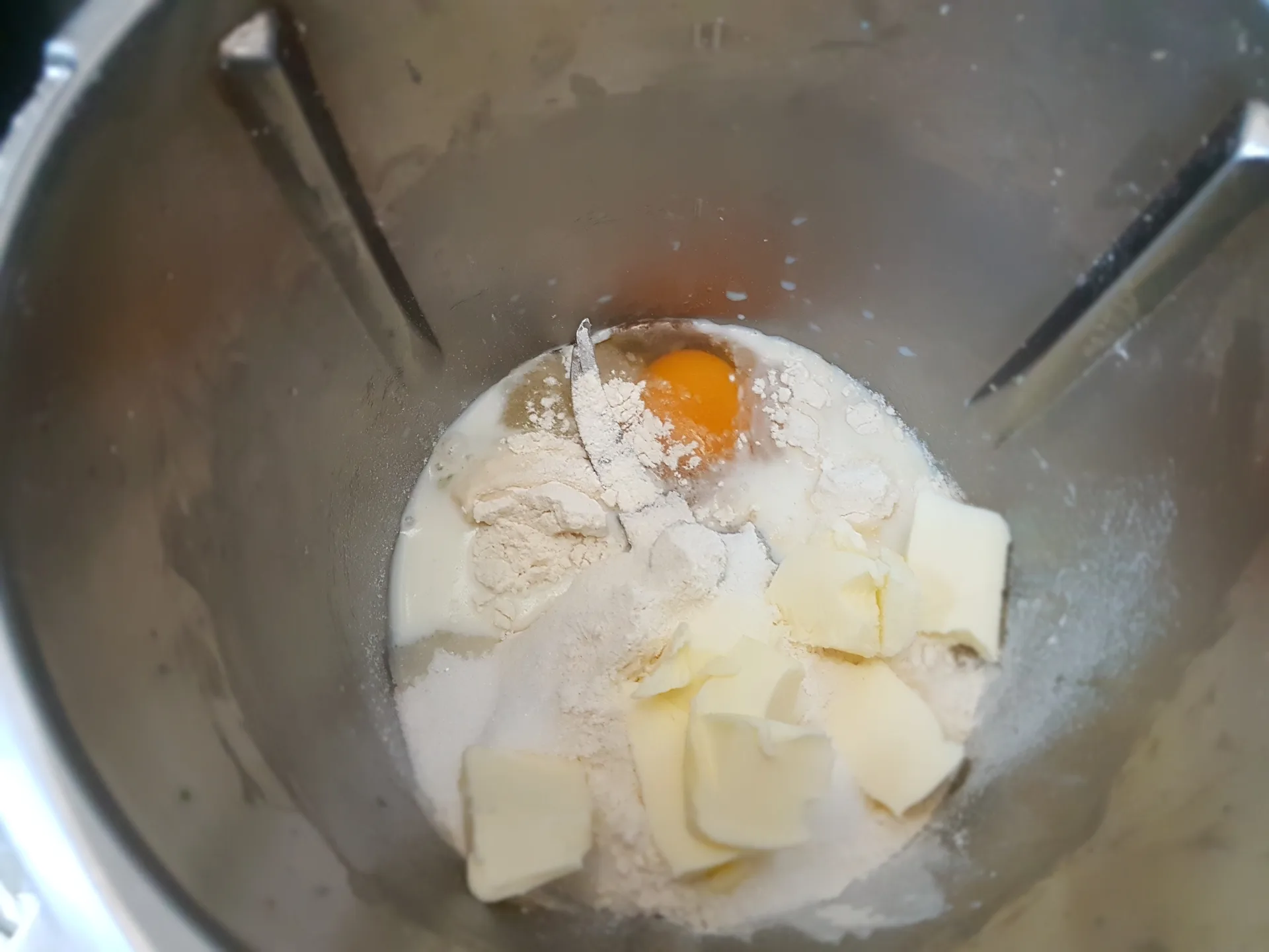 Crostata morbida con crema di fragole