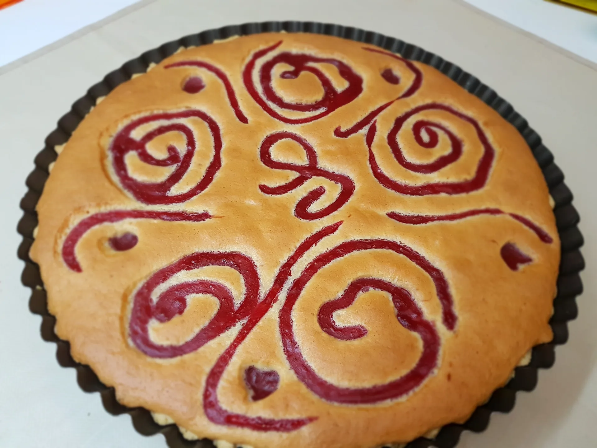 Crostata morbida con crema di fragole