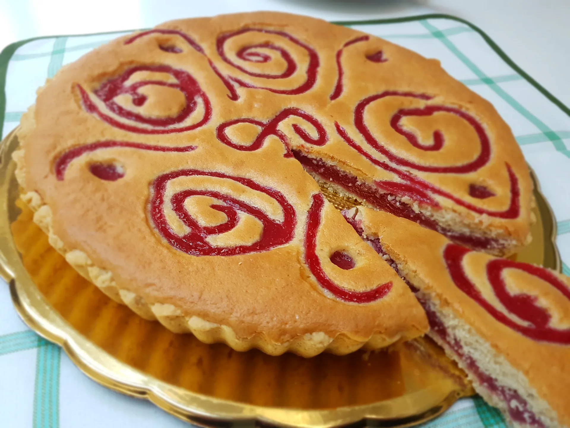 Crostata morbida con crema di fragole