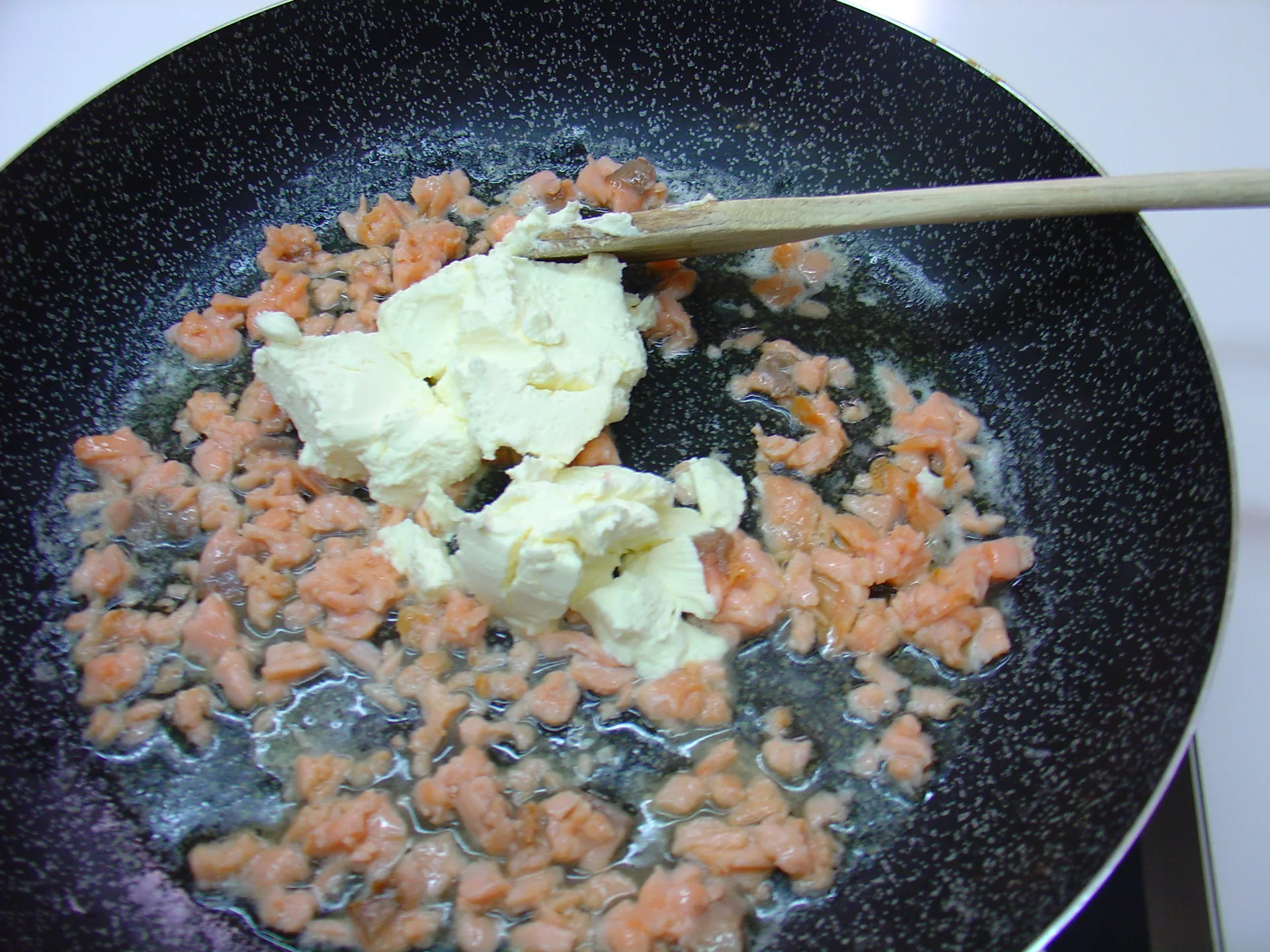 Farfalle al salmone con uova di Capelin