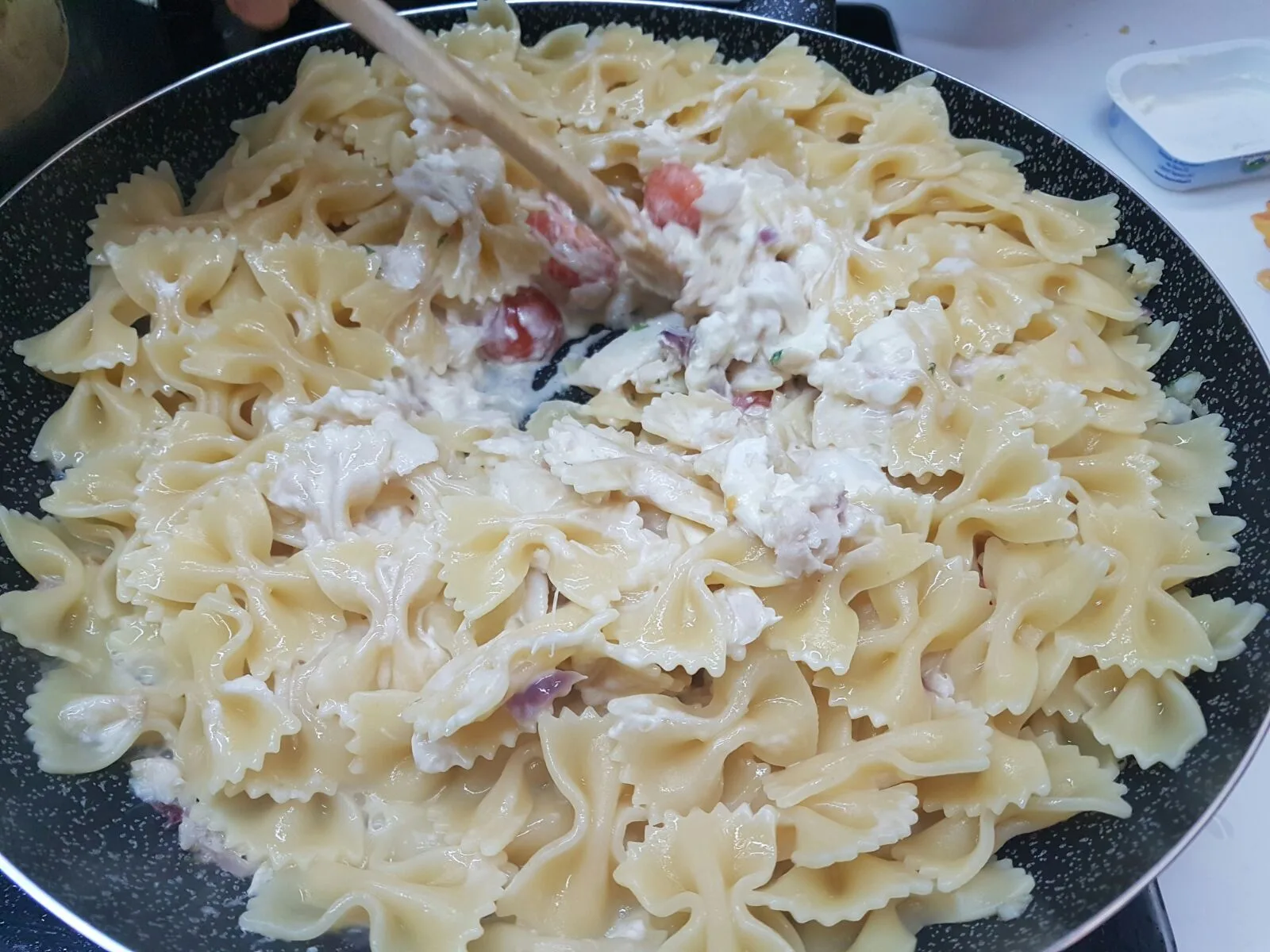 Farfalle con baccalà e formaggio
