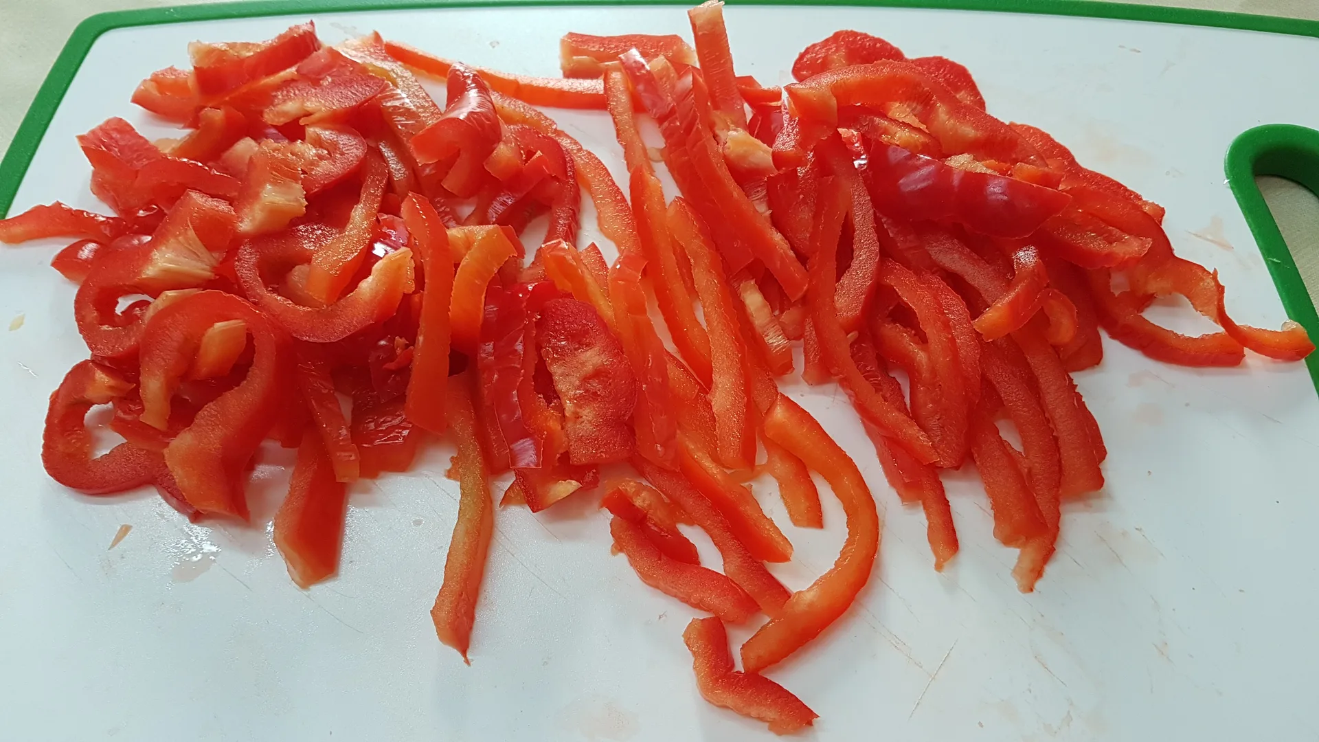 Fettuccine alla carbonara con peperoni