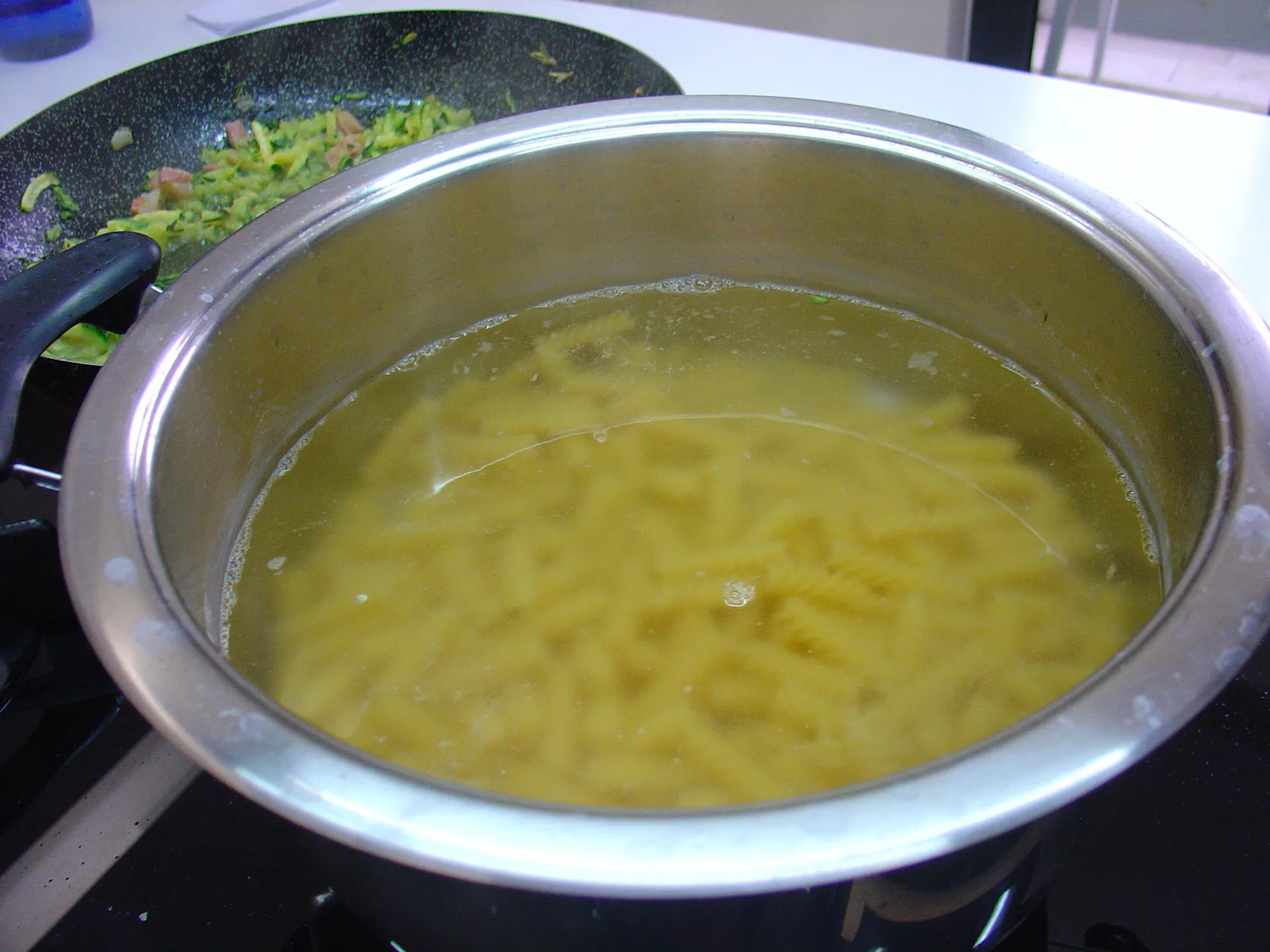 Fusilli delicati con zucchine e ricotta
