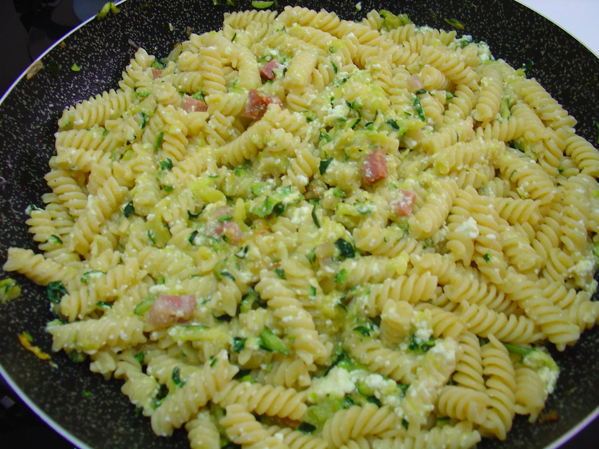 Fusilli delicati con zucchine e ricotta