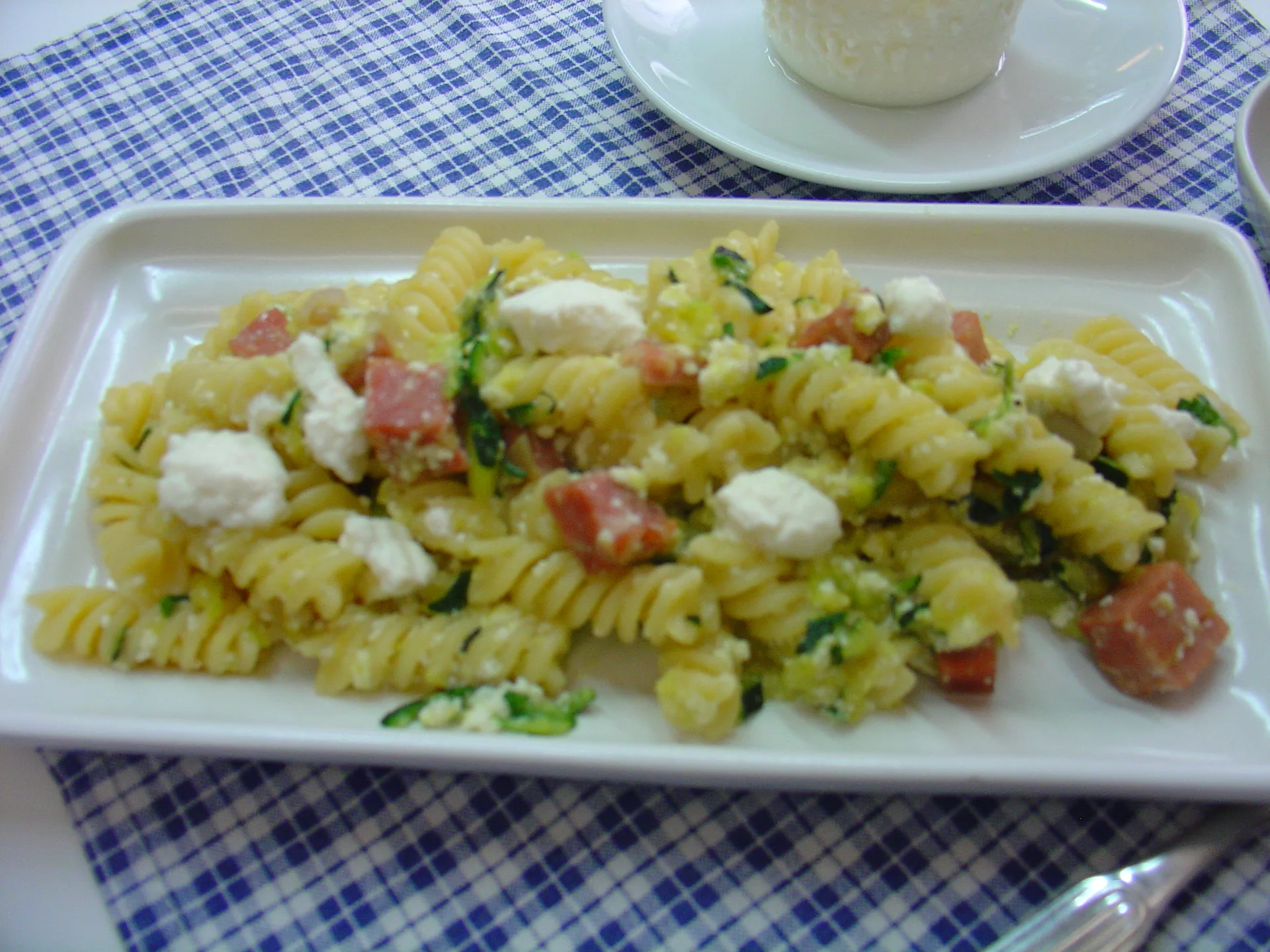 Fusilli delicati con zucchine e ricotta