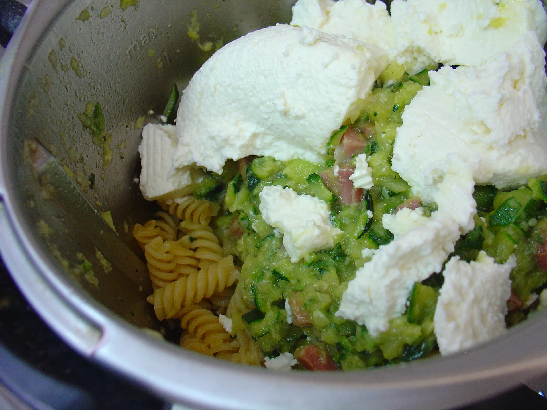 Fusilli delicati con zucchine e ricotta