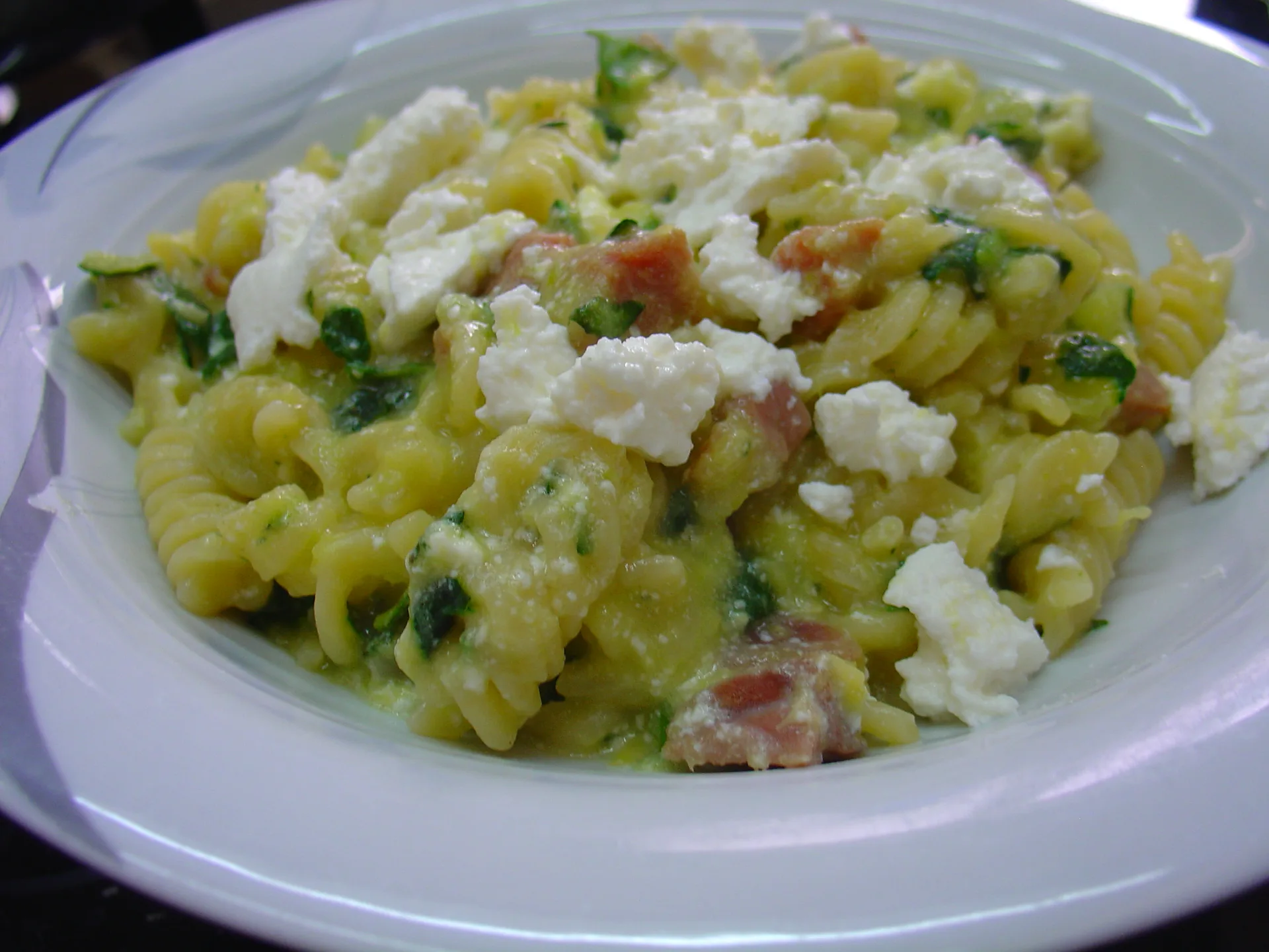 Fusilli delicati con zucchine e ricotta