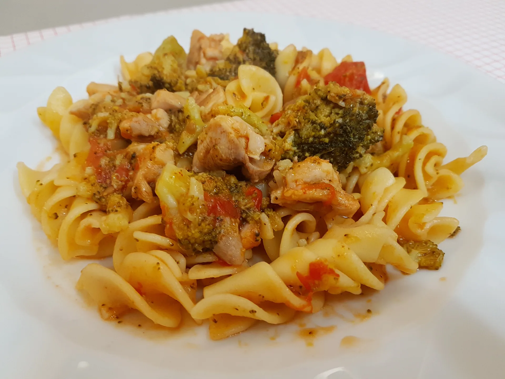 Fusilloni al bronzo con broccoli e bocconcini di pollo