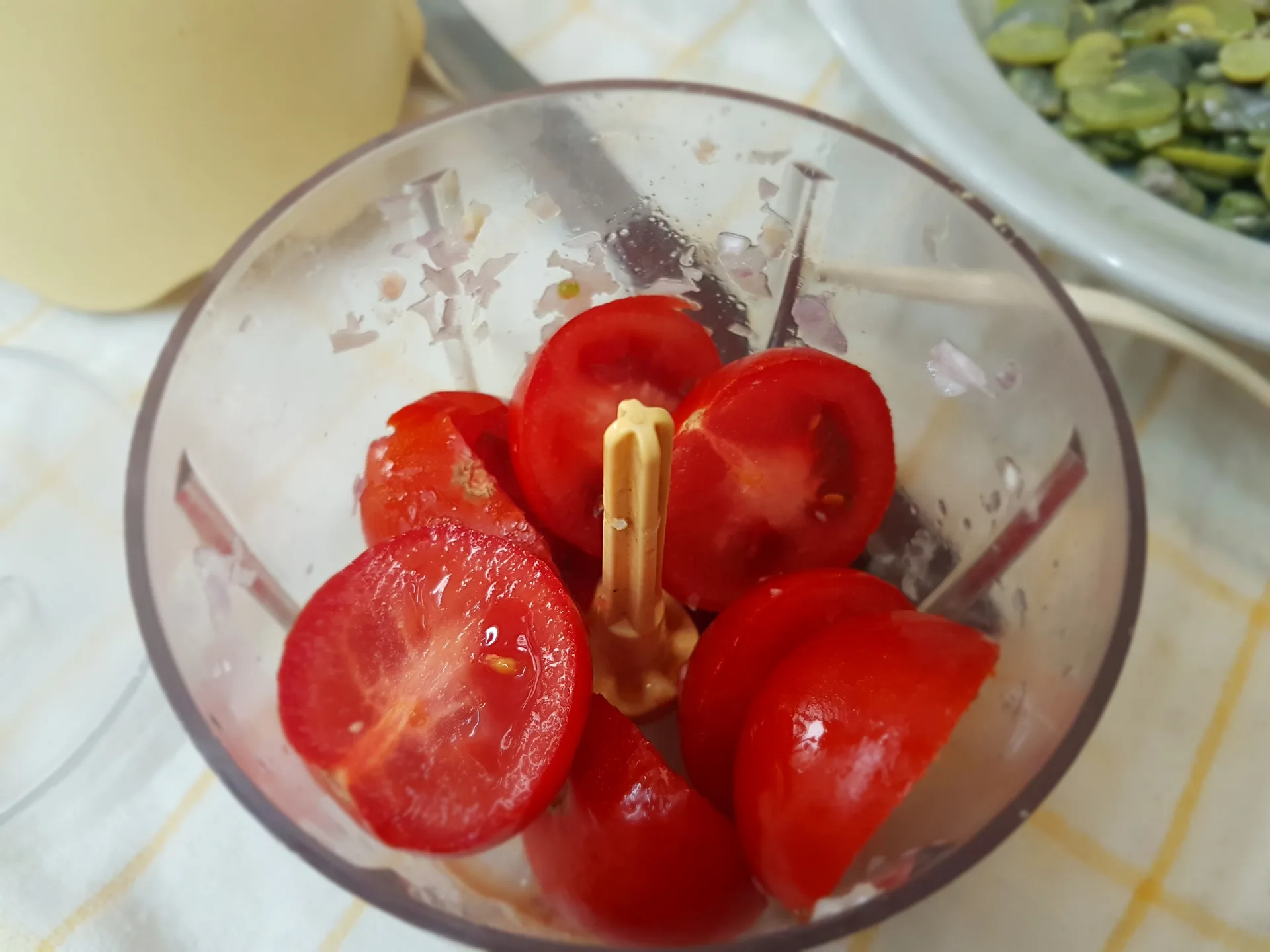 Garganelli con favetta e gamberetti