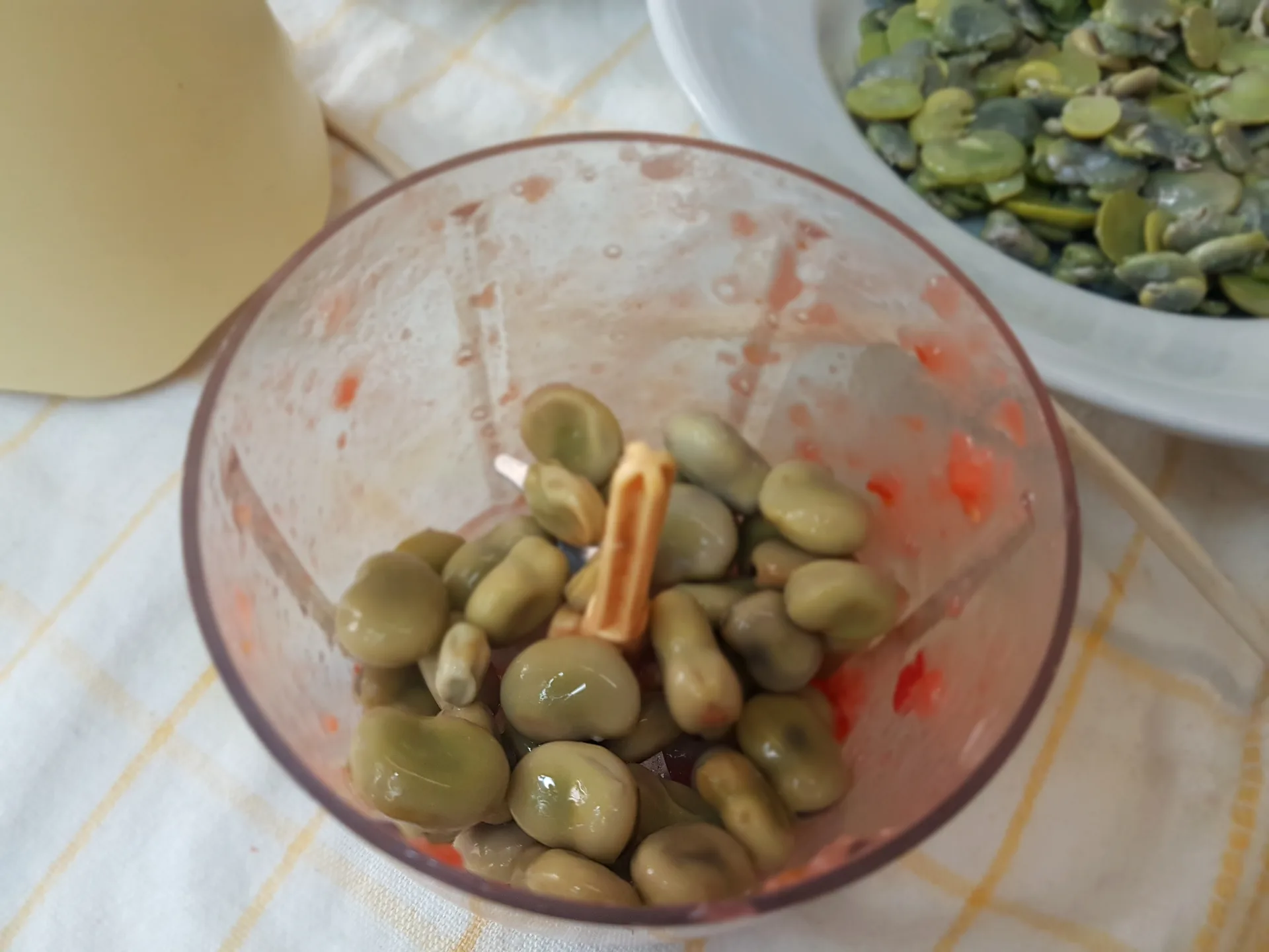 Garganelli con favetta e gamberetti