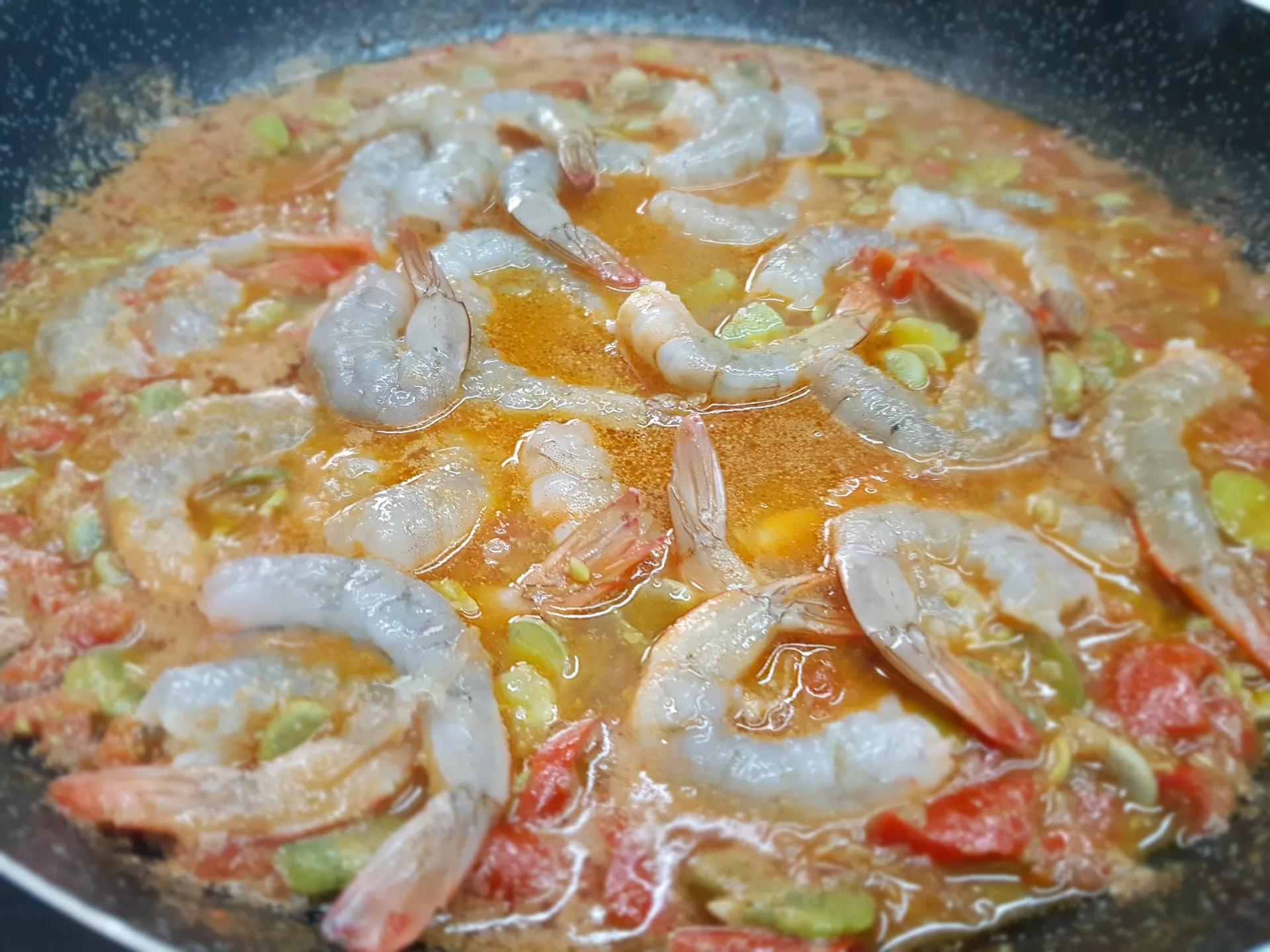 Garganelli con favetta e gamberetti