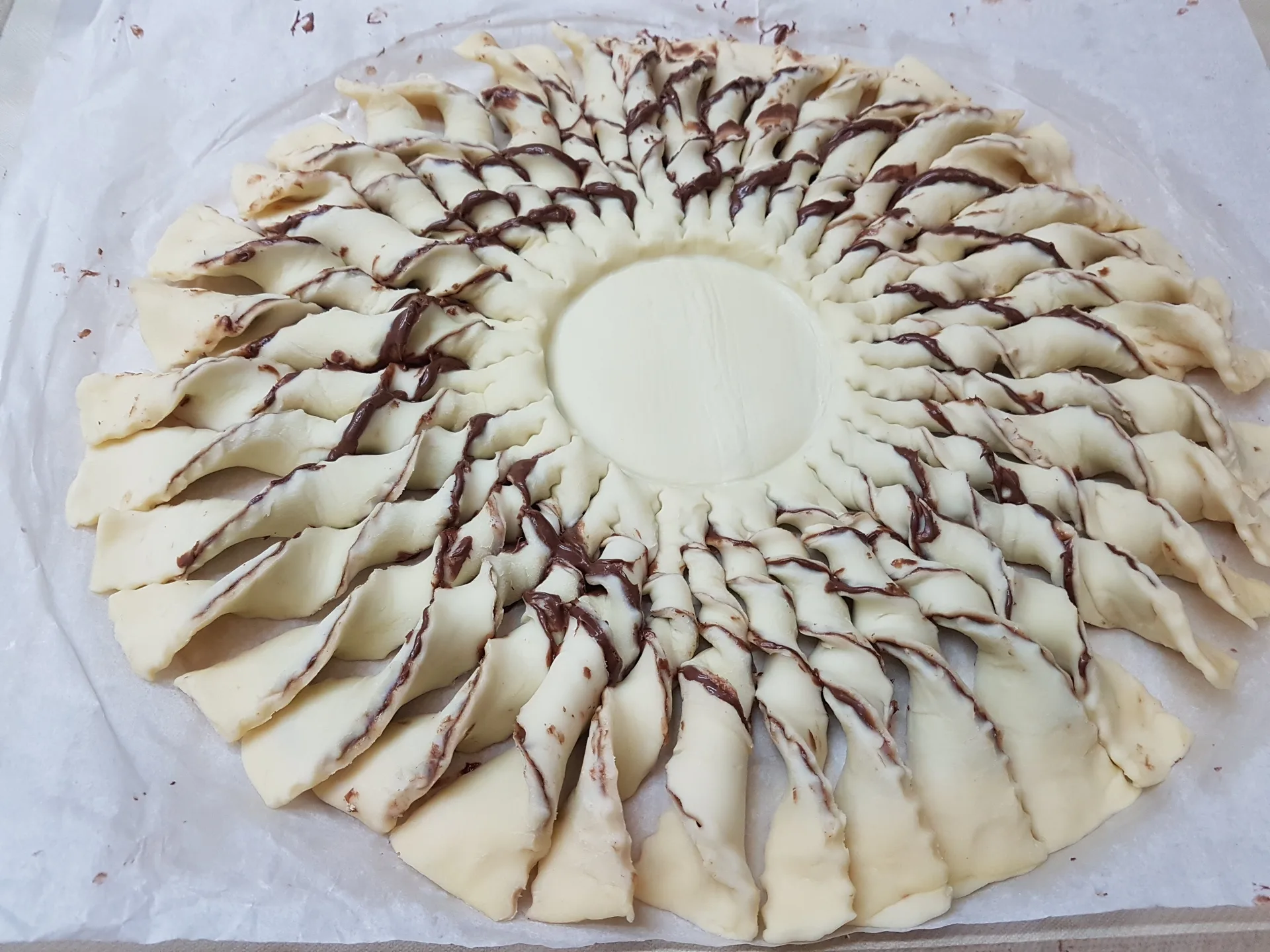 Girasole di pasta sfoglia con nutella