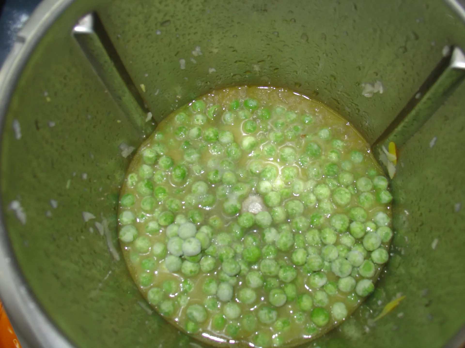 Gnocchi su vellutata di piselli