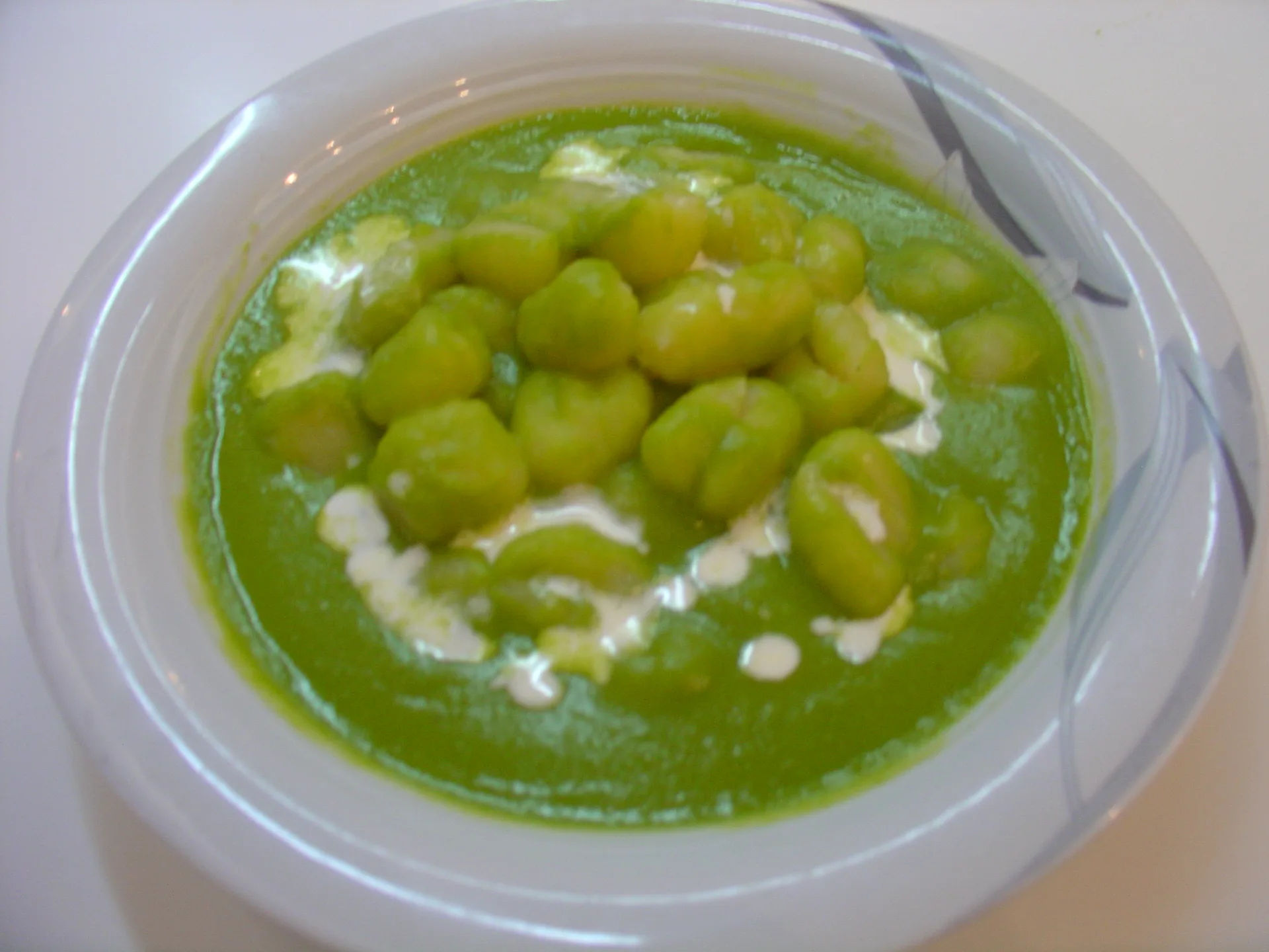 Gnocchi su vellutata di piselli