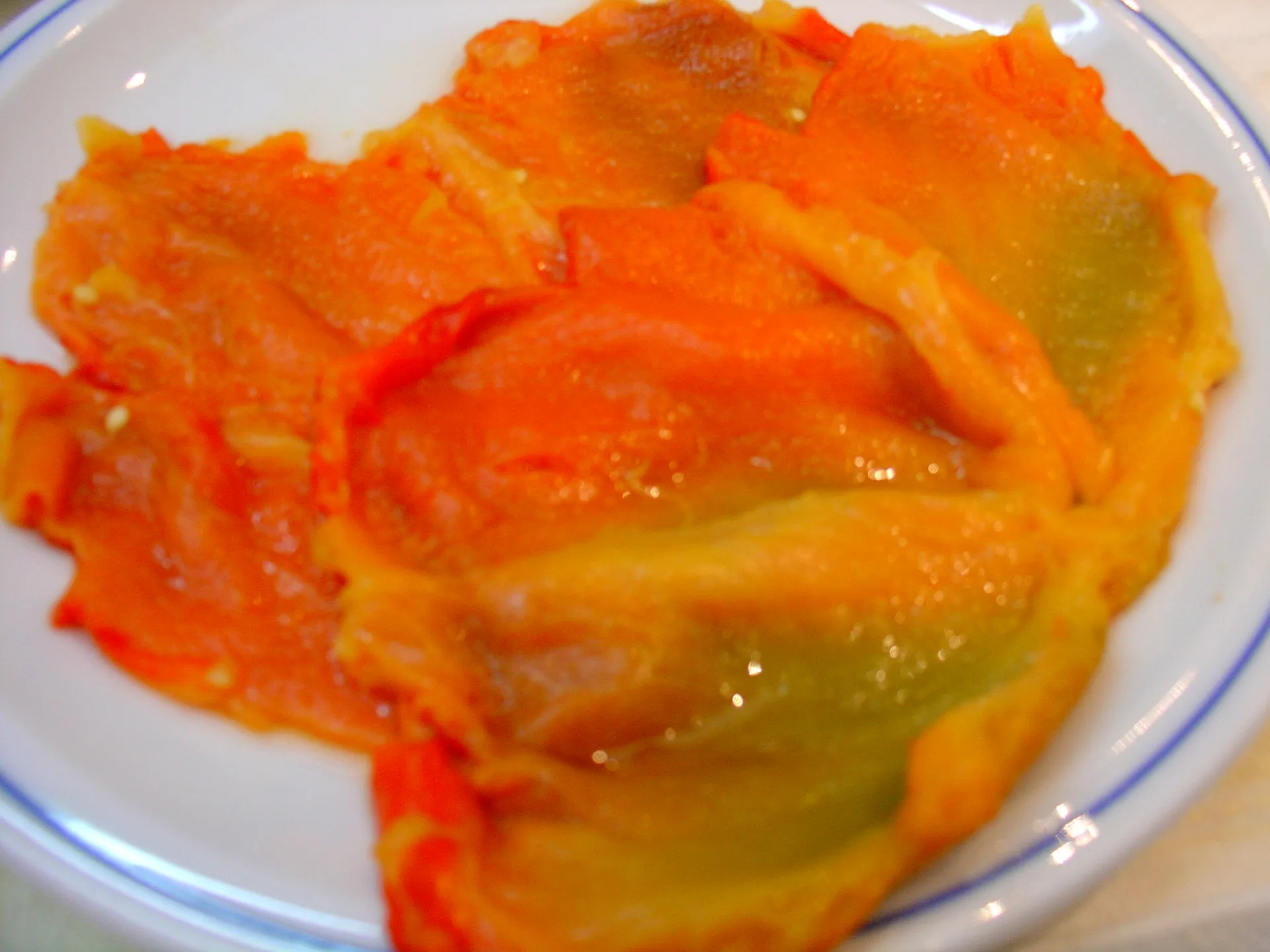 Involtini di peperoni ripieni di baccalà sul letto di finocchi