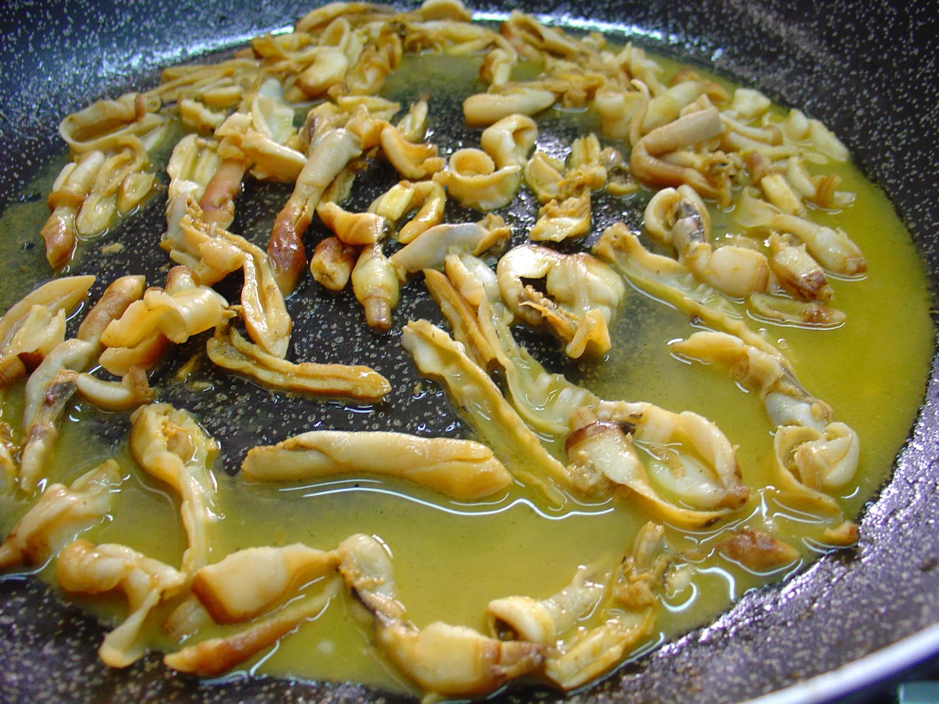 Linguine con ricci di mare e cannolicchi