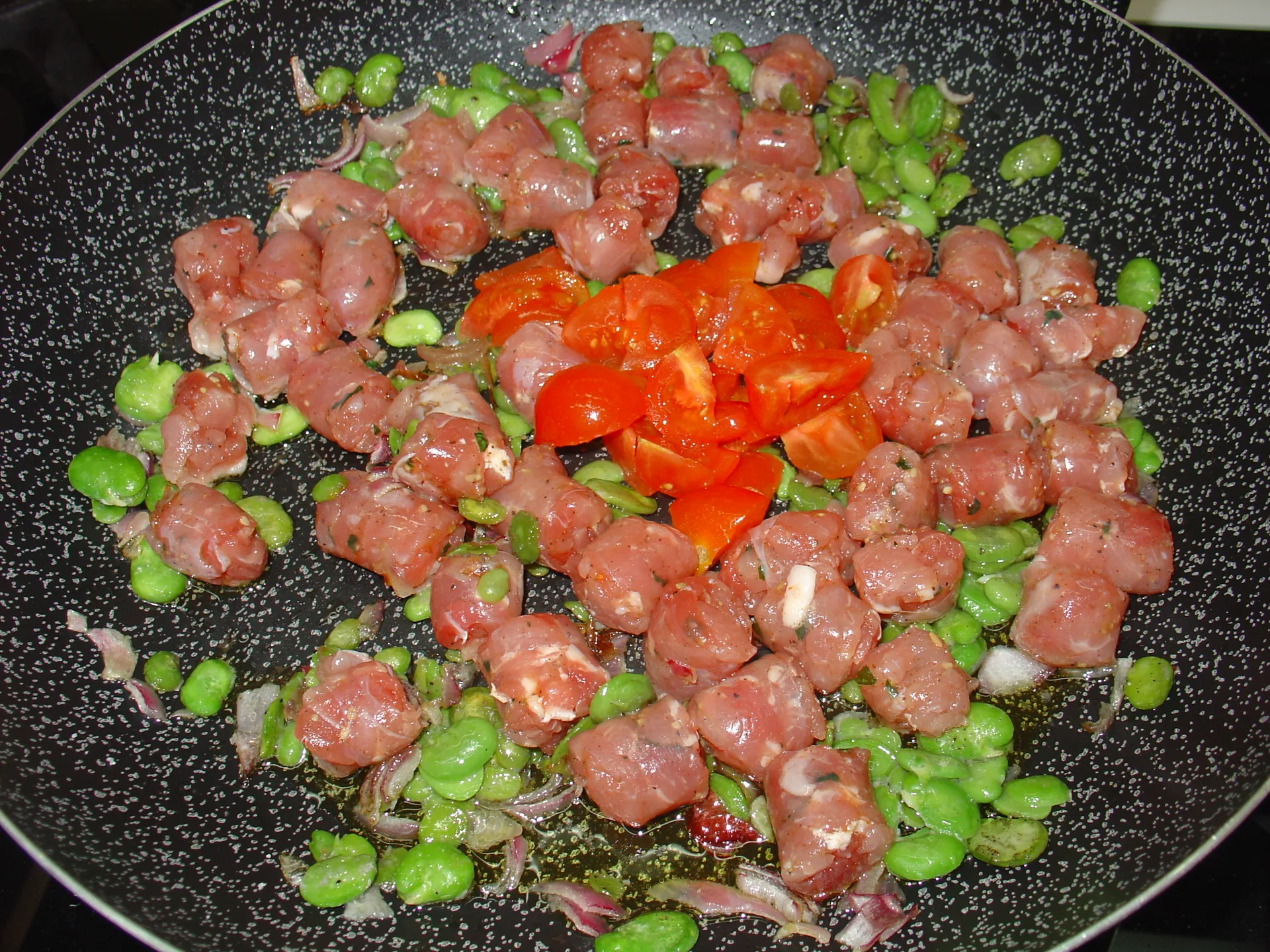 Maltagliati con salsiccia e favetta