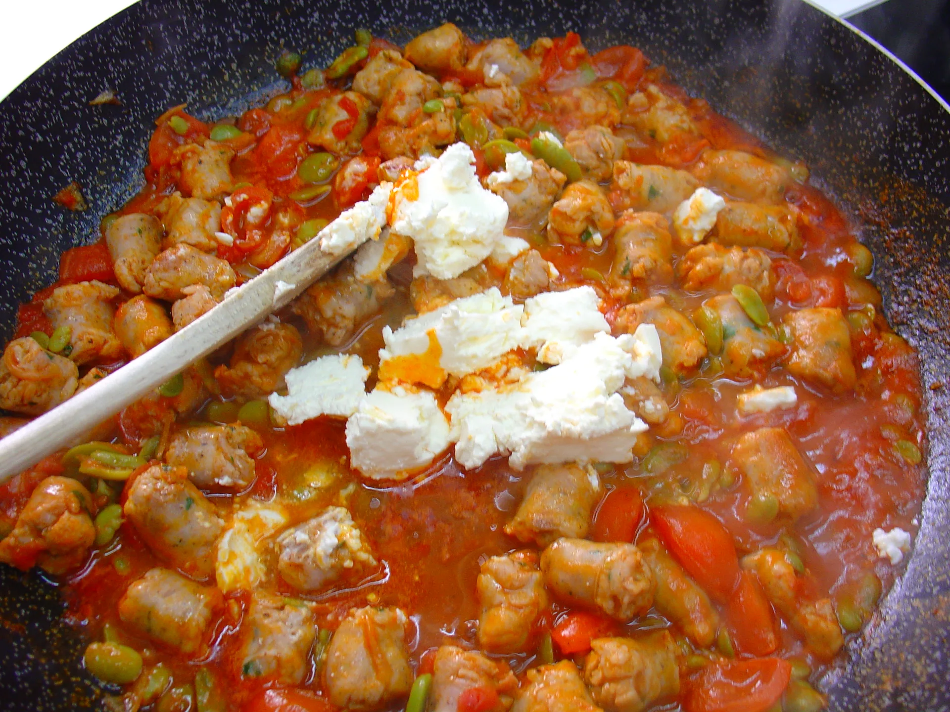 Maltagliati con salsiccia e favetta