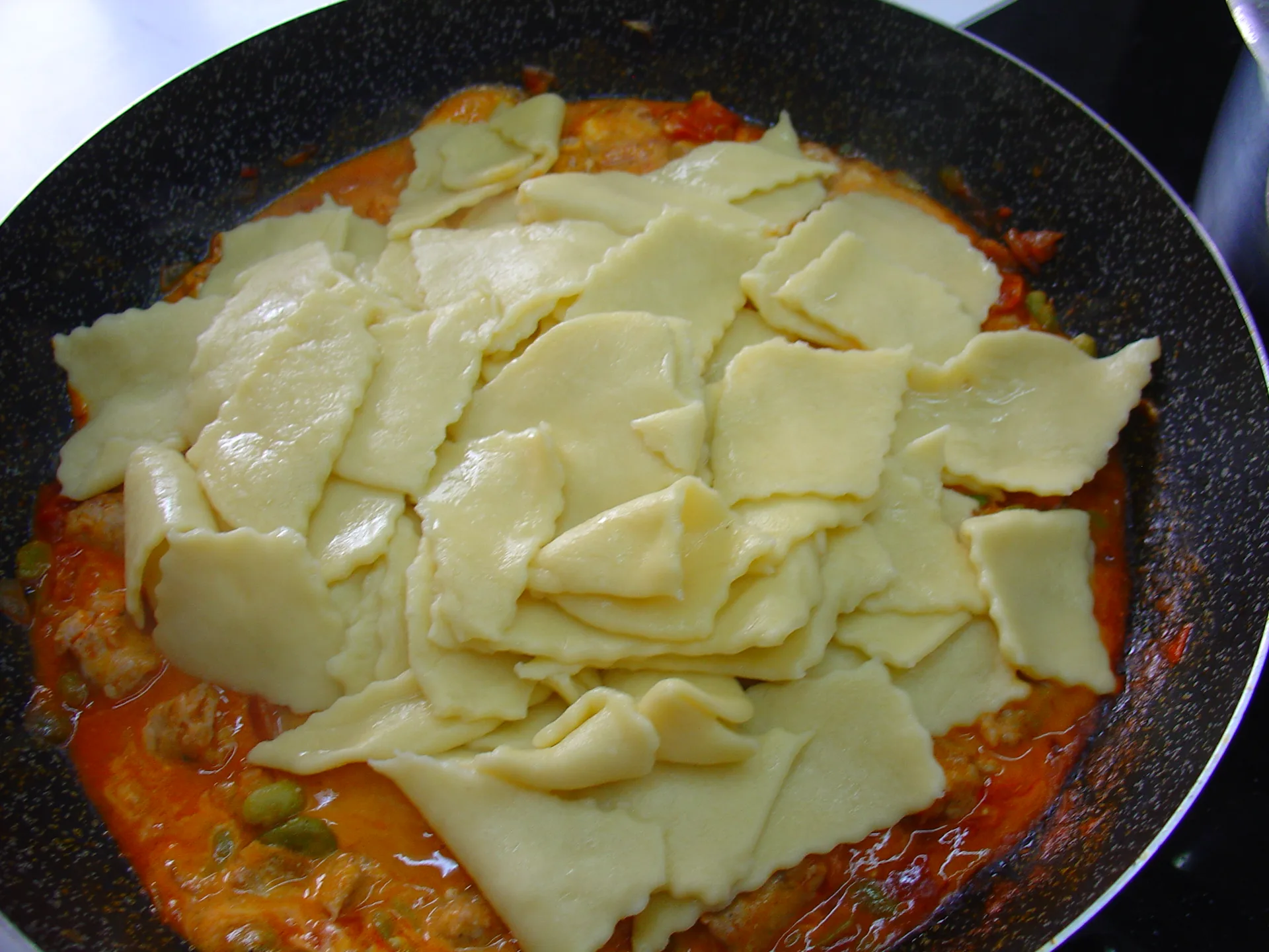 Maltagliati con salsiccia e favetta