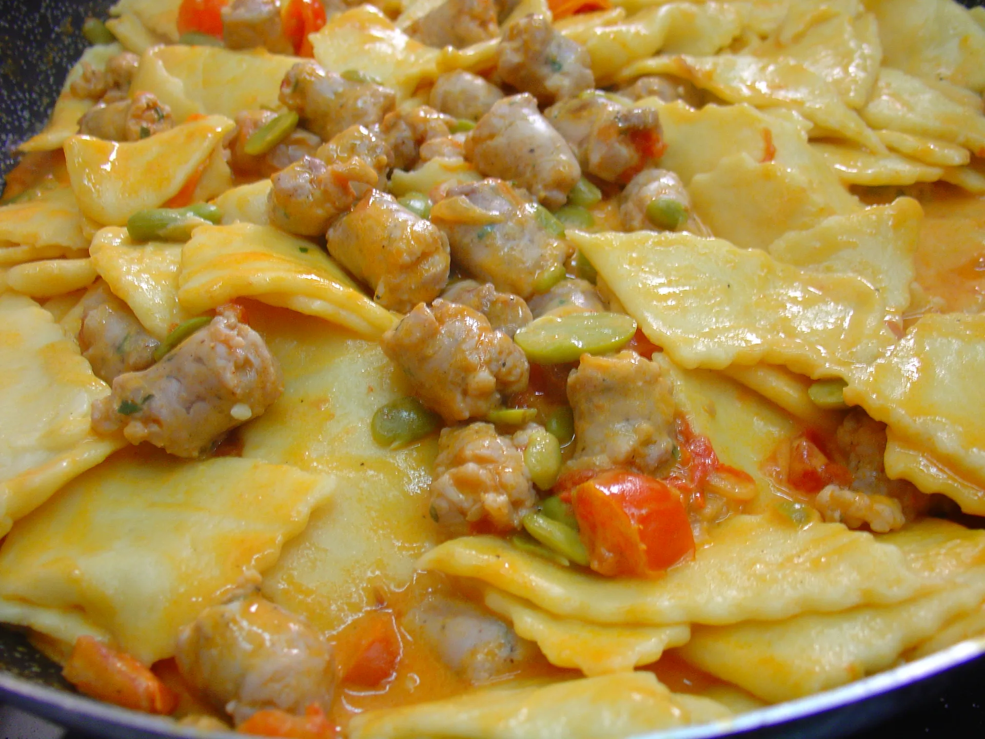 Maltagliati con salsiccia e favetta