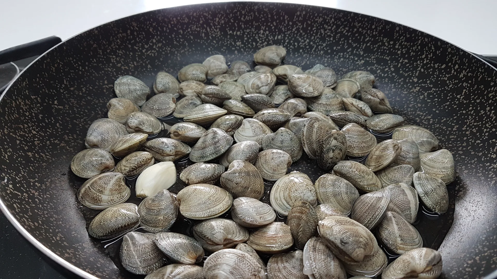 Mezzi paccheri ceci e lupini di mare