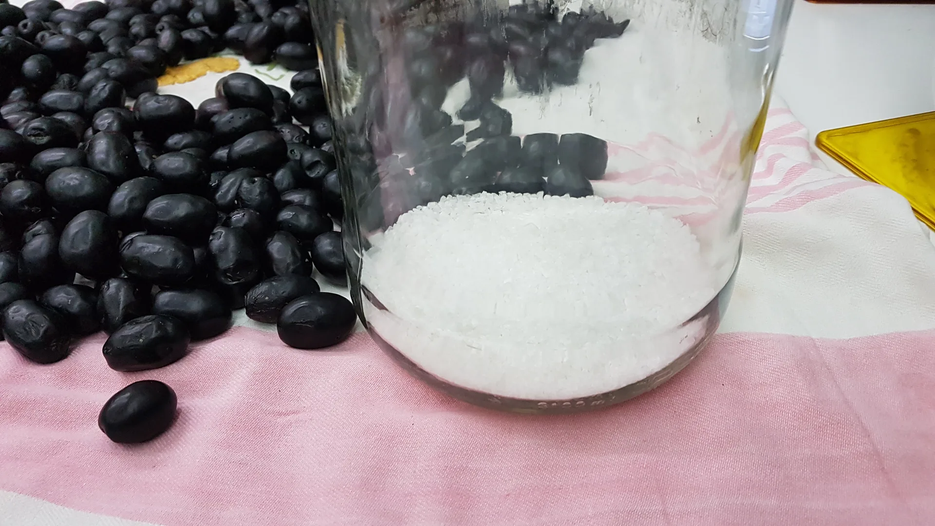 Olive nere sotto sale