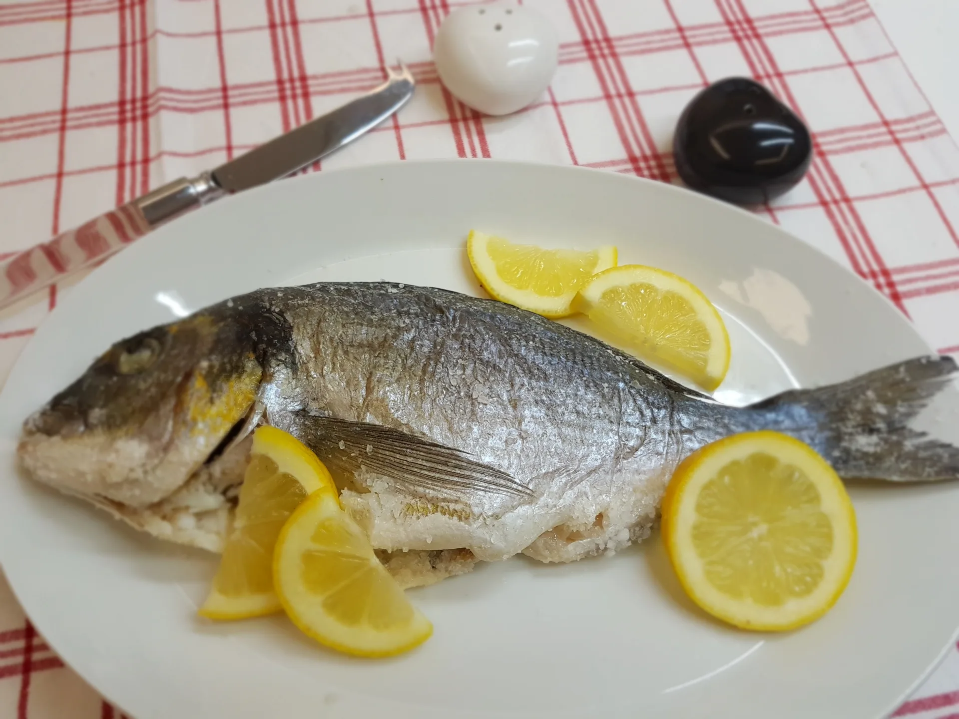 Orate in crosta di sale