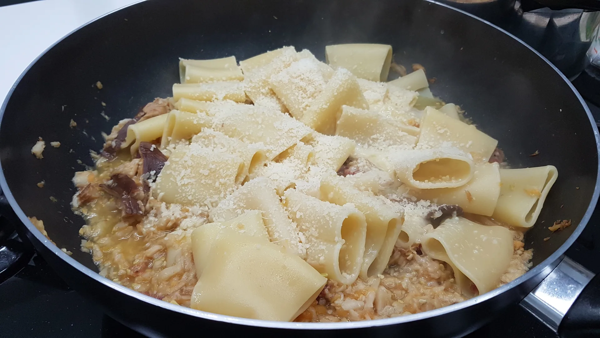 Paccheri con funghi e zucca