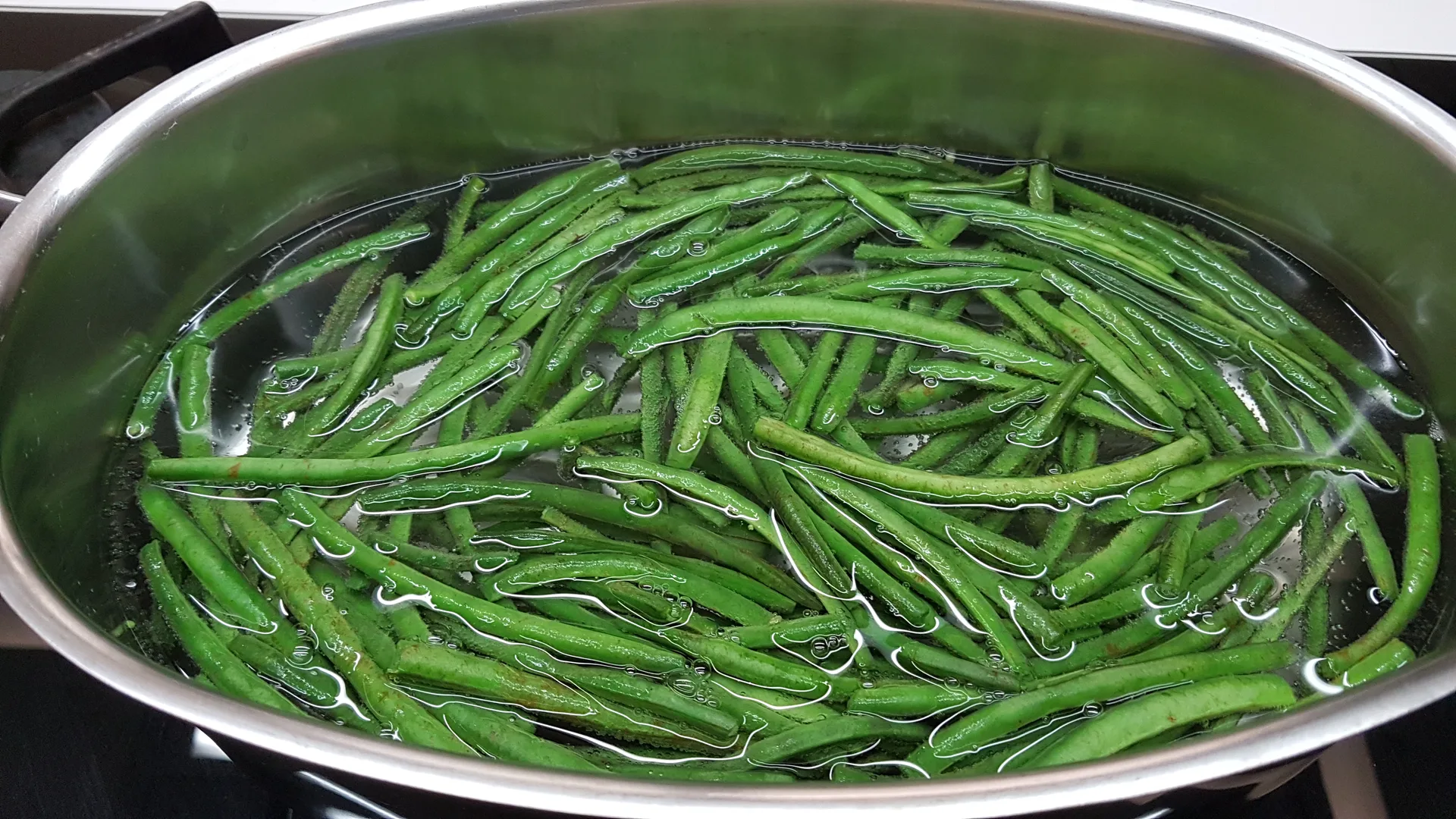 Paccheri con gamberetti e fagiolini mantecati con caciocavallo