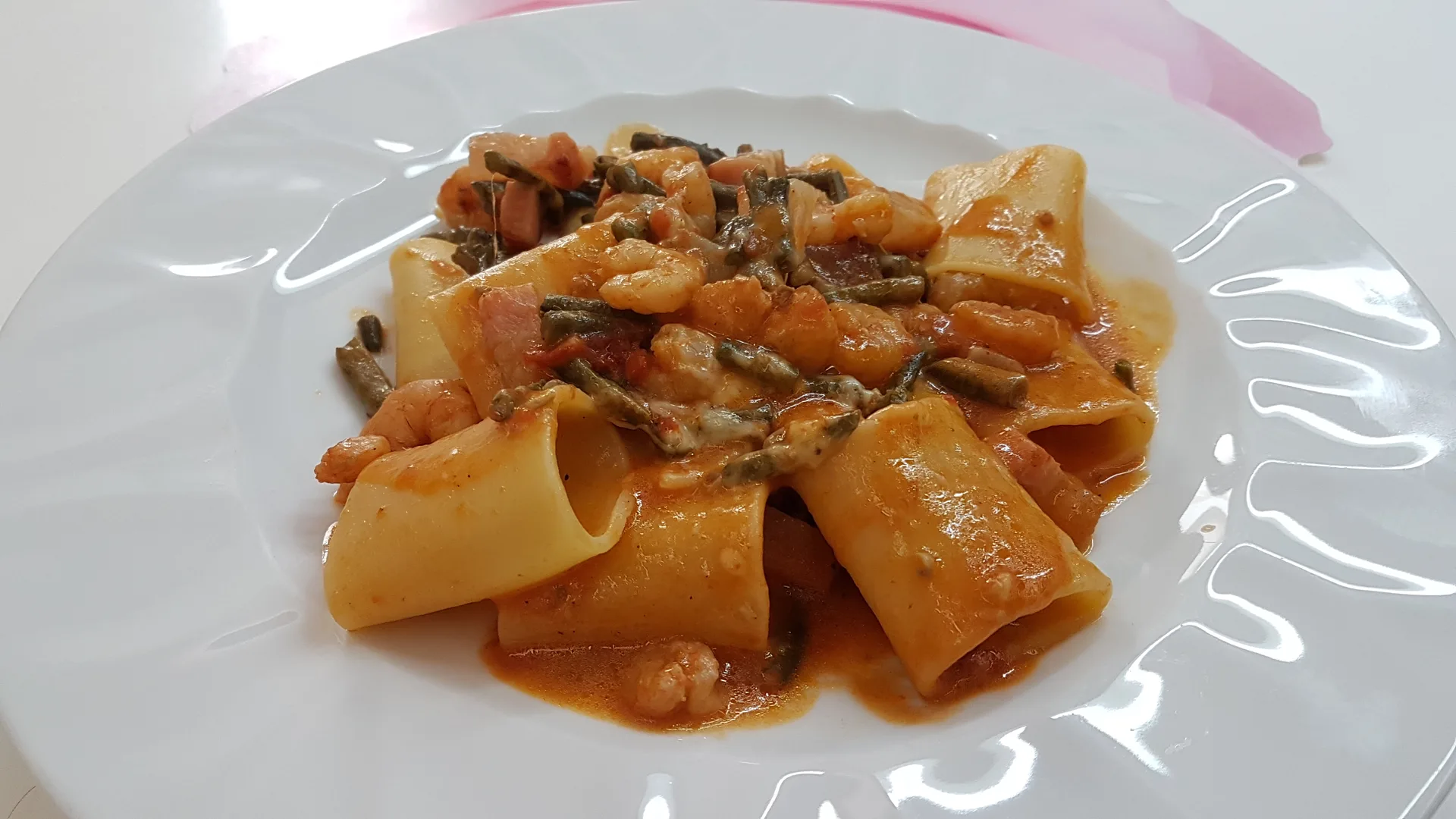 Paccheri con gamberetti e fagiolini mantecati con caciocavallo