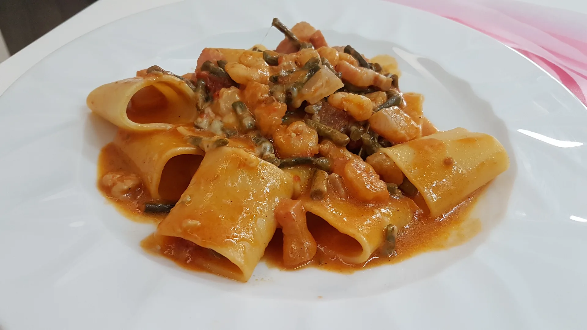 Paccheri con gamberetti e fagiolini mantecati con caciocavallo