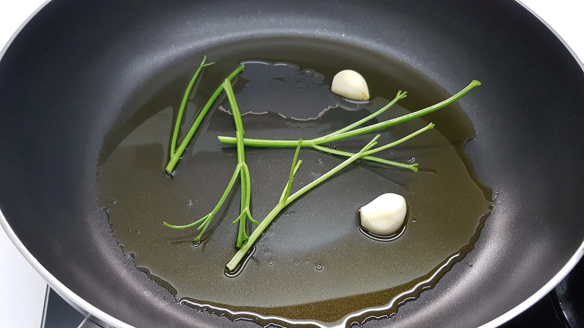 Paccheri con spigola e uova di Capelin