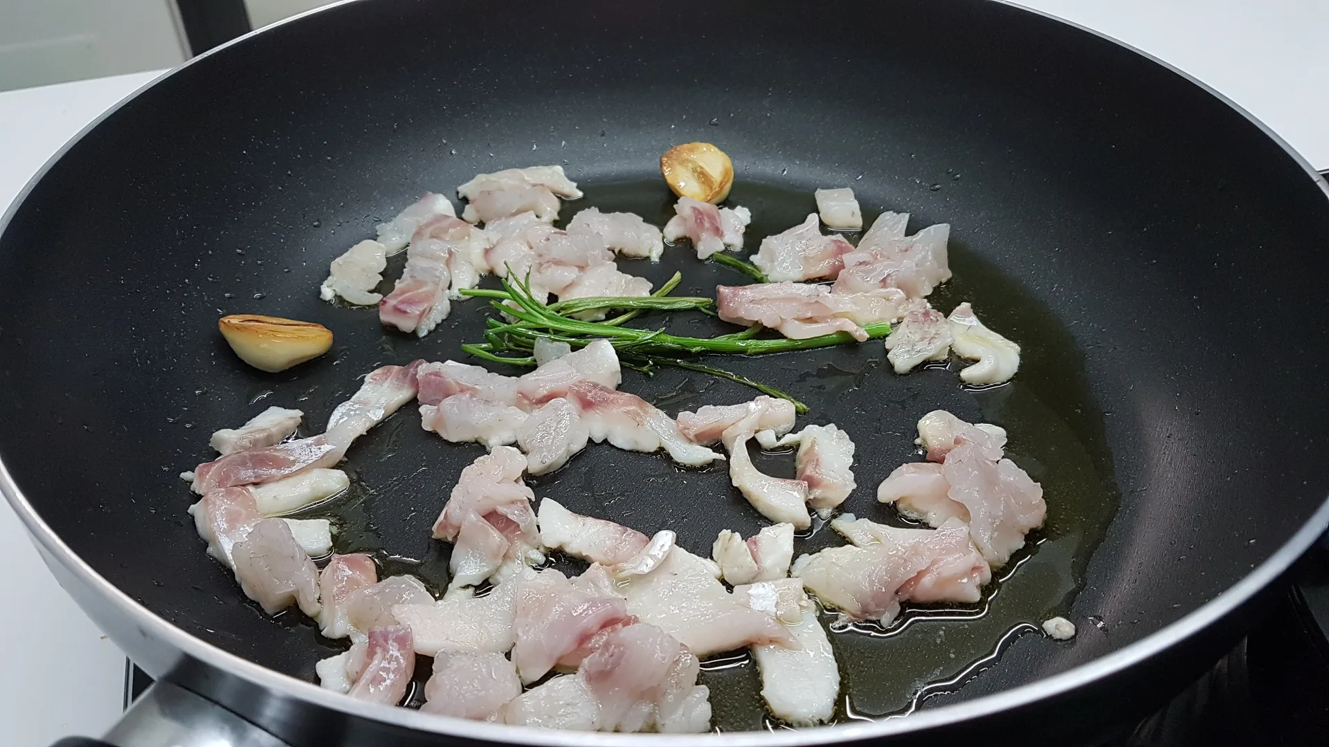 Paccheri con spigola e uova di Capelin